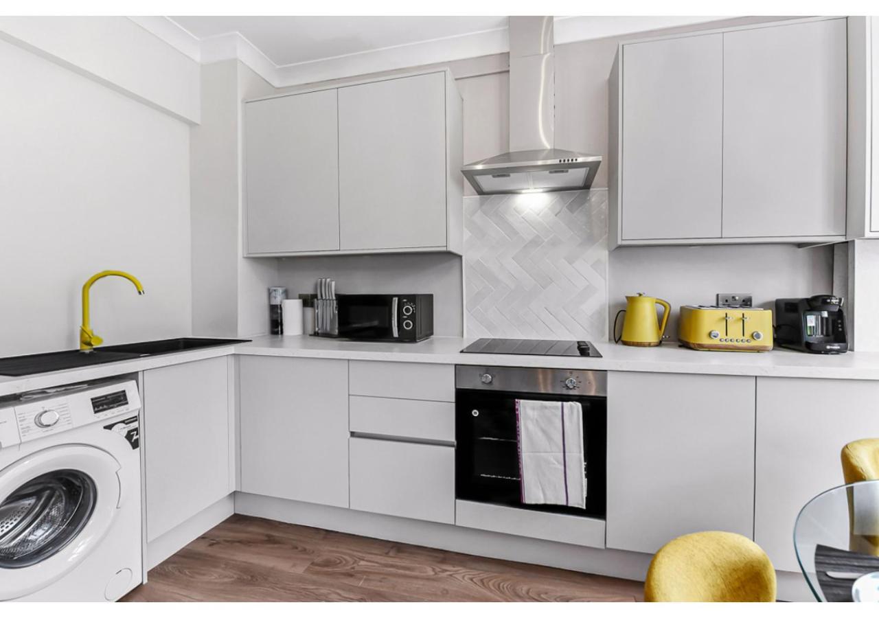 Energizing Getaway: Newly Renovated 2 Bedroom Flat Apartment