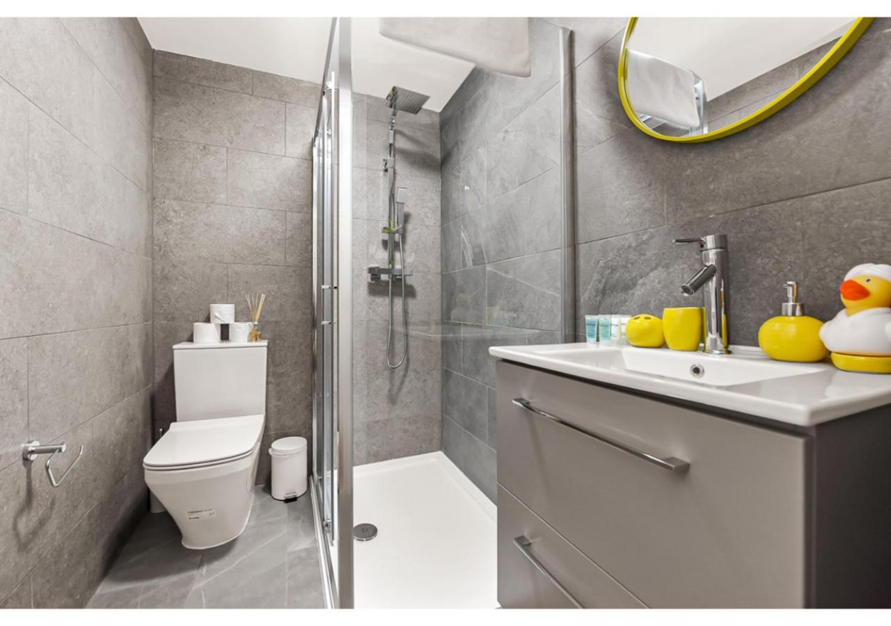 Energizing Getaway: Newly Renovated 2 Bedroom Flat Apartment *