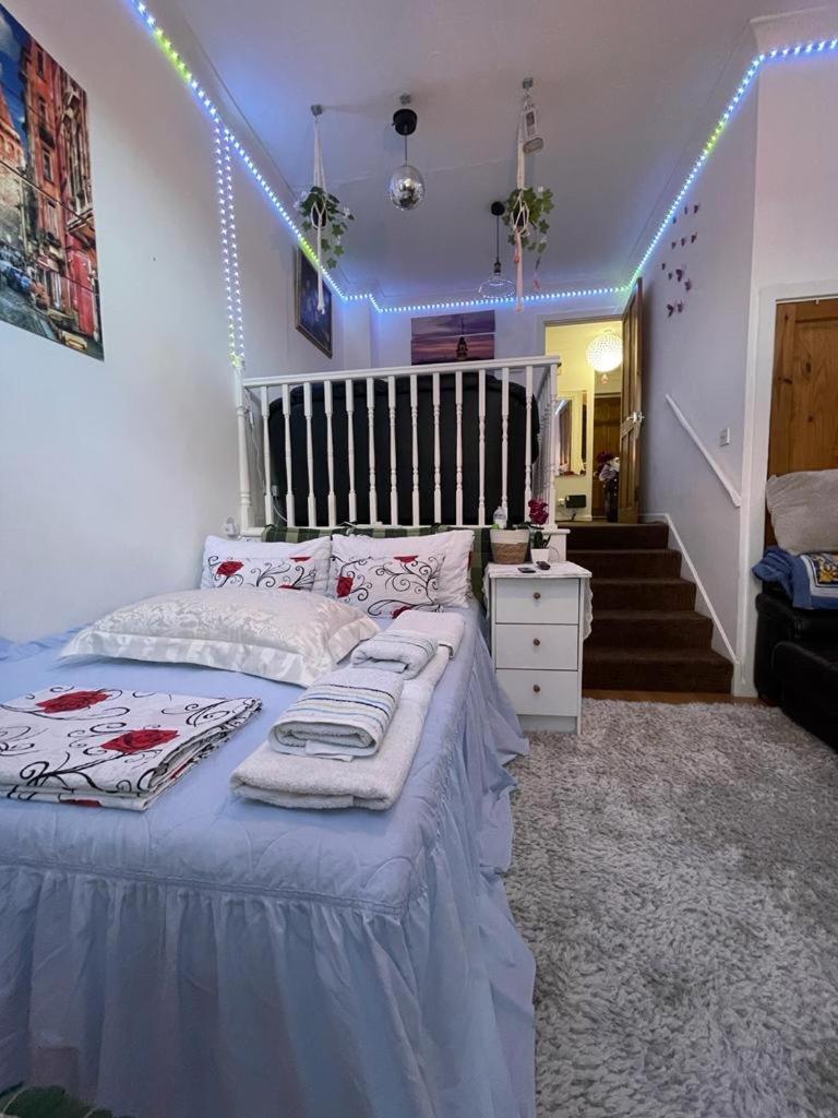 Homestay Ari Luxury Triple London