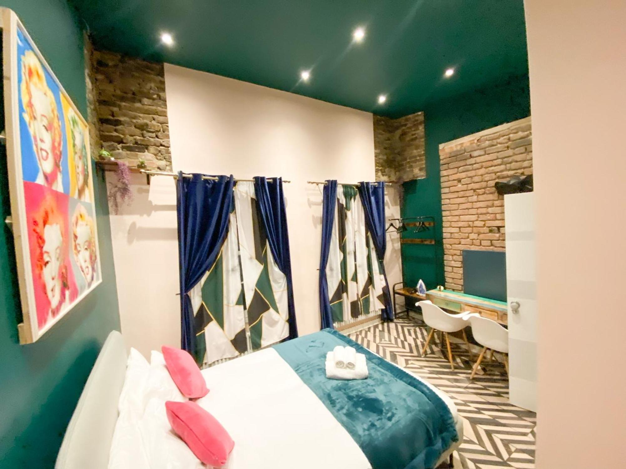 Big House With En-suites A Big Garden And Hot-tub Near Tower Bridge Villa London