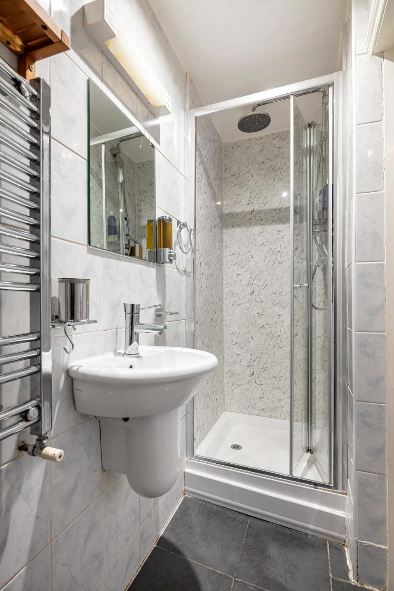 Gorgeous One Bed Aircon In The Heart Of Apartment London