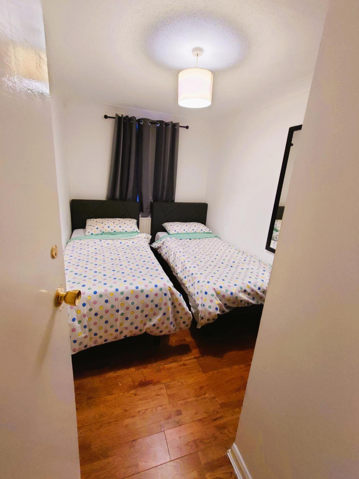 Сasa de vacaciones Edwardian 4 Bedrooms With 4 Bathrooms Townhouse, Next To Underground, Accommodates 10 People