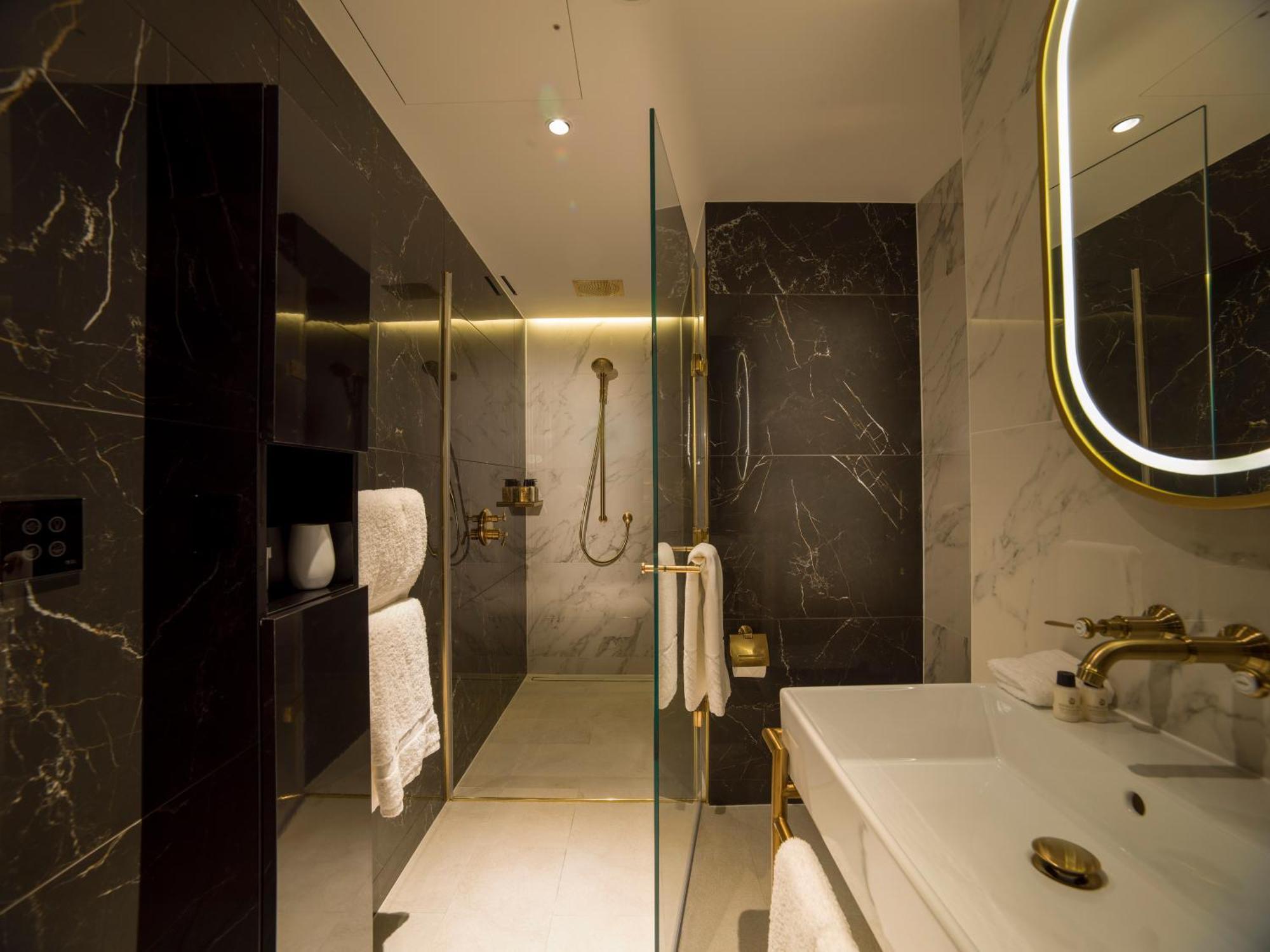 The Guardsman - Preferred And Hotel 5*
