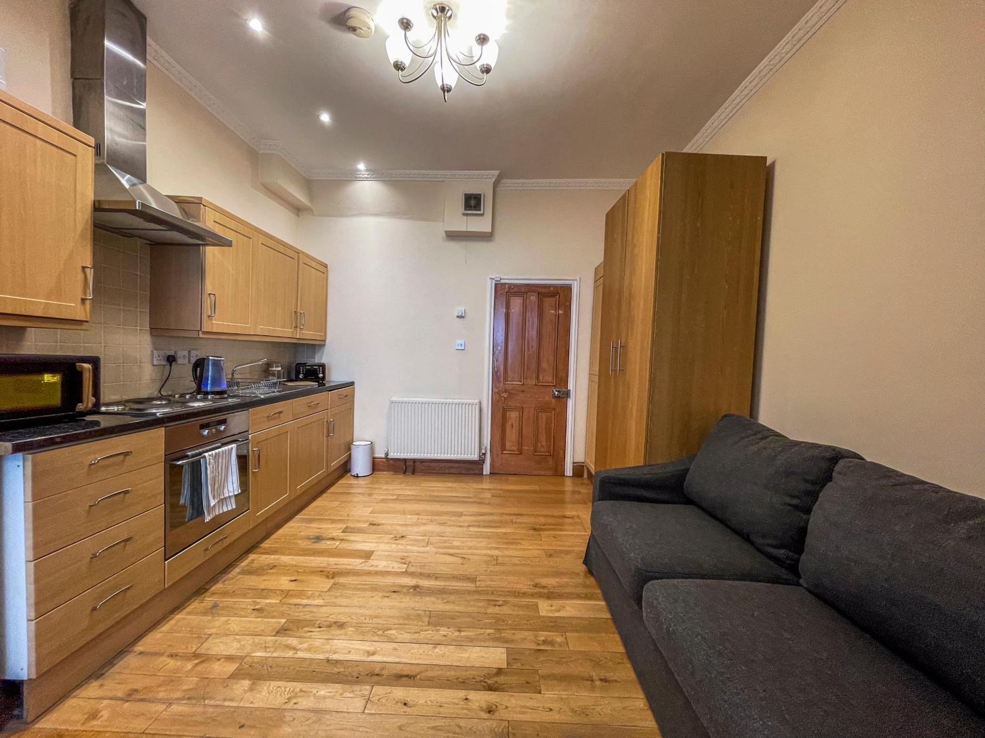 Lovely&bright Flat Close To Apartment
