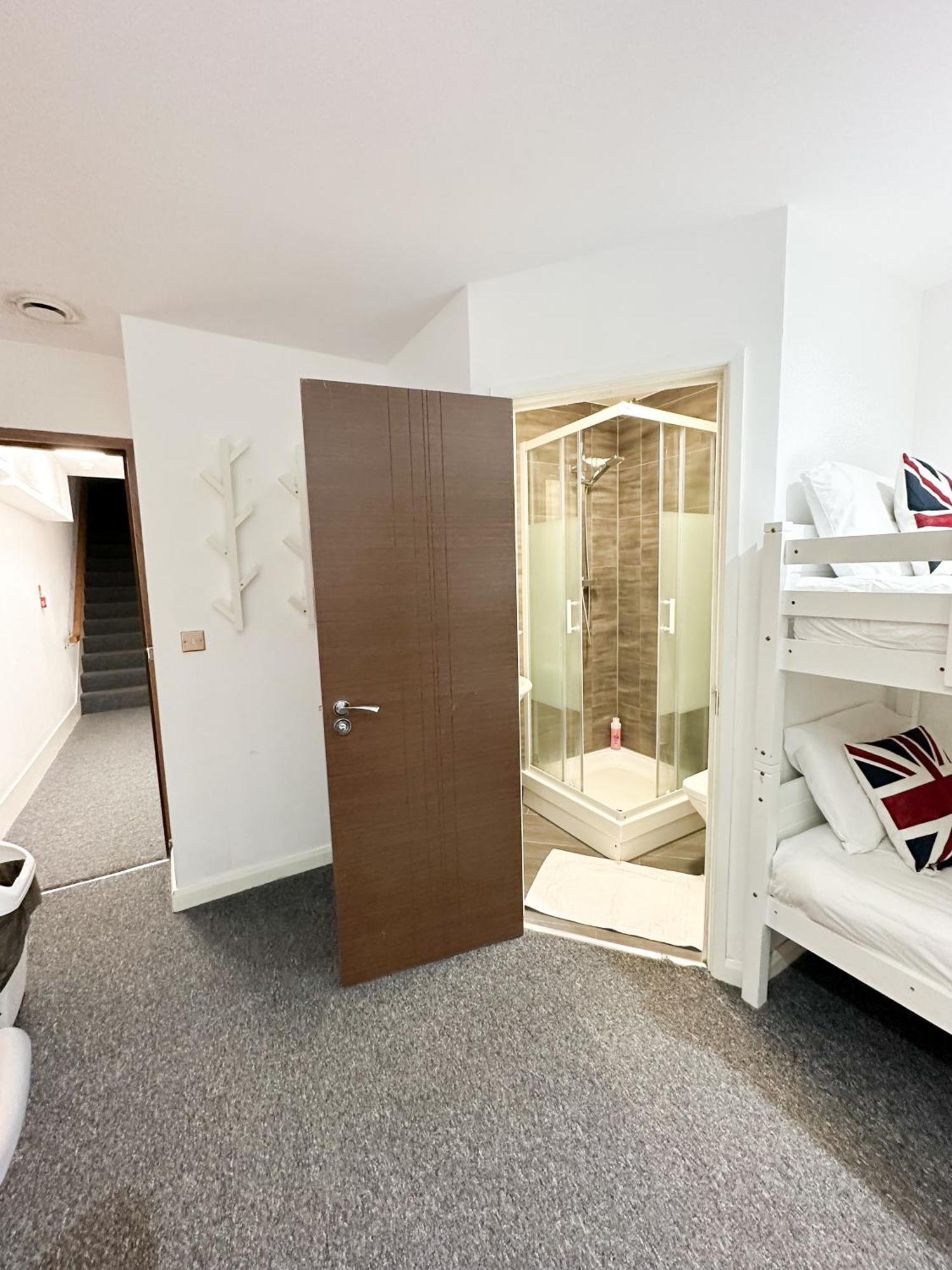 205 Earls Court London