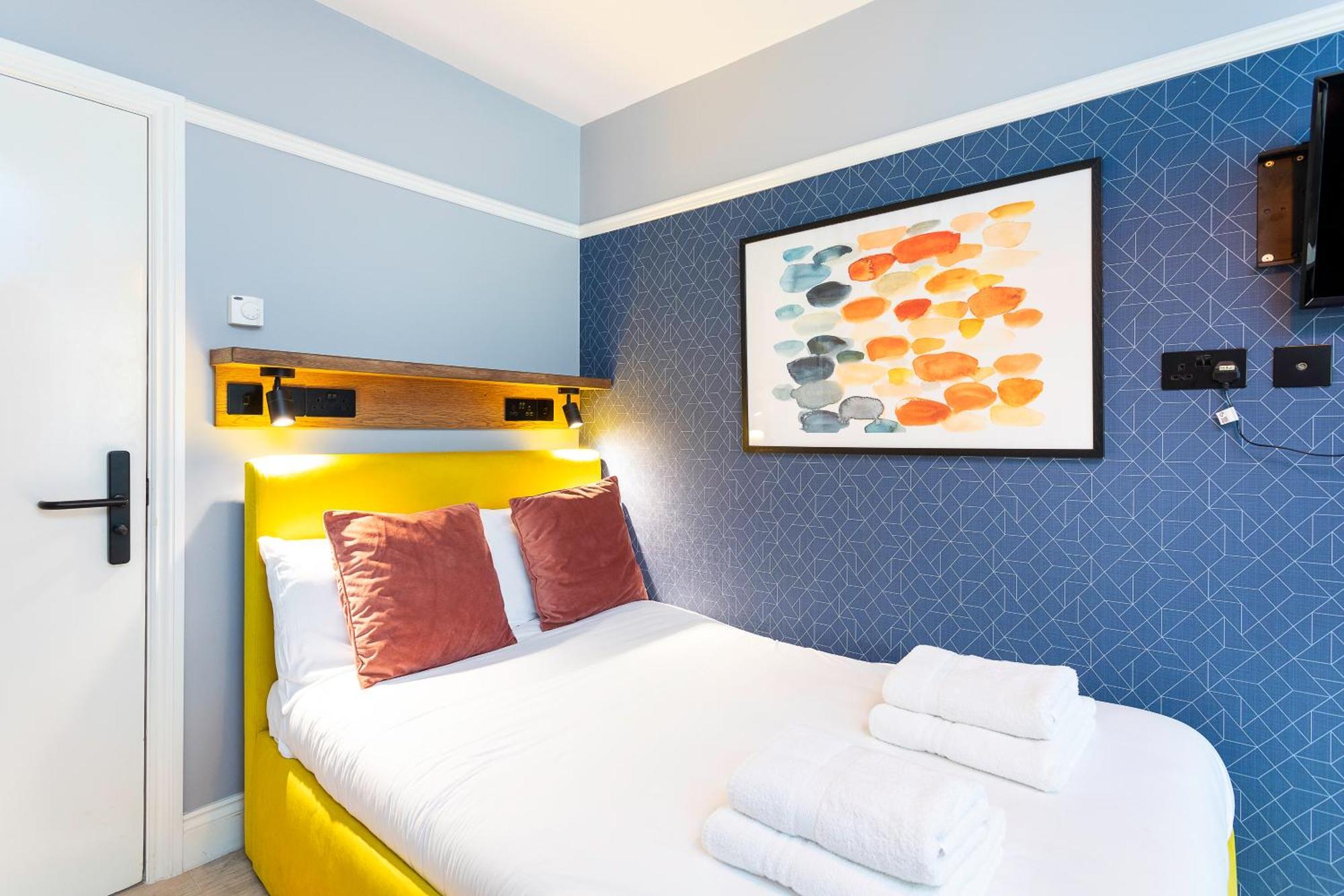 Kensington - Warwick Road 3*
