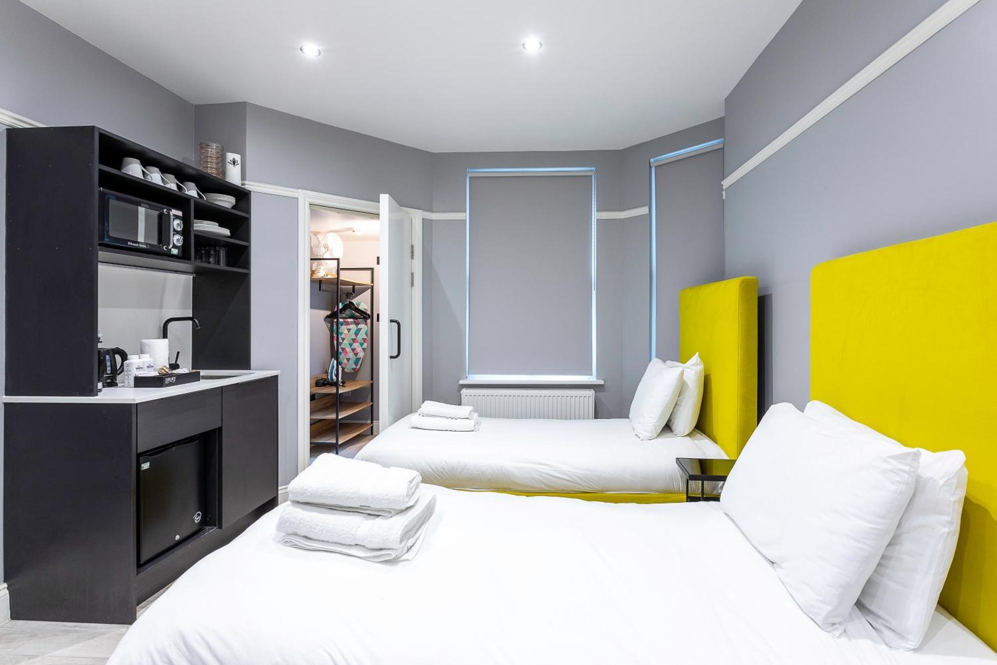 Kensington - Warwick Road 3* London