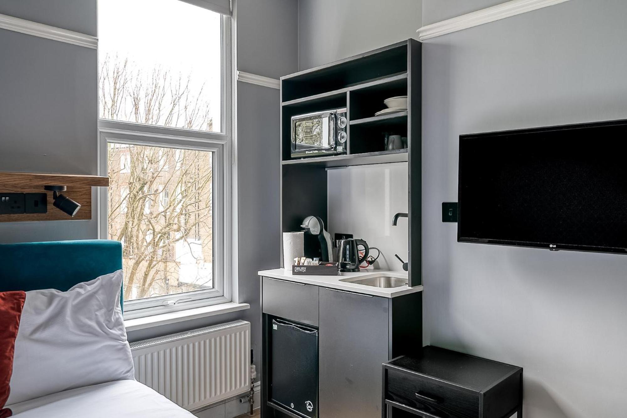 Kensington - Warwick Road 3*