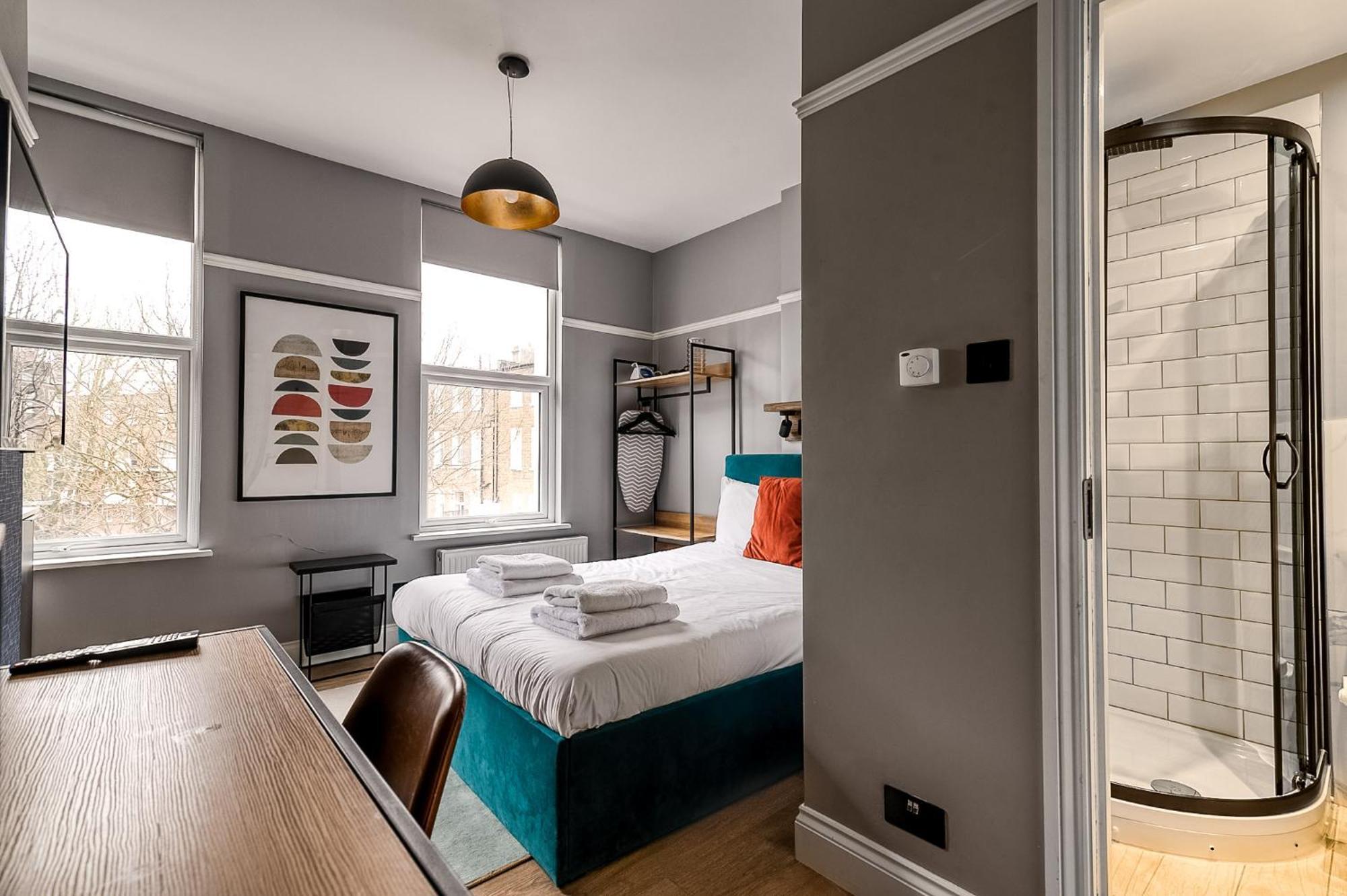 Kensington - Warwick Road 3*
