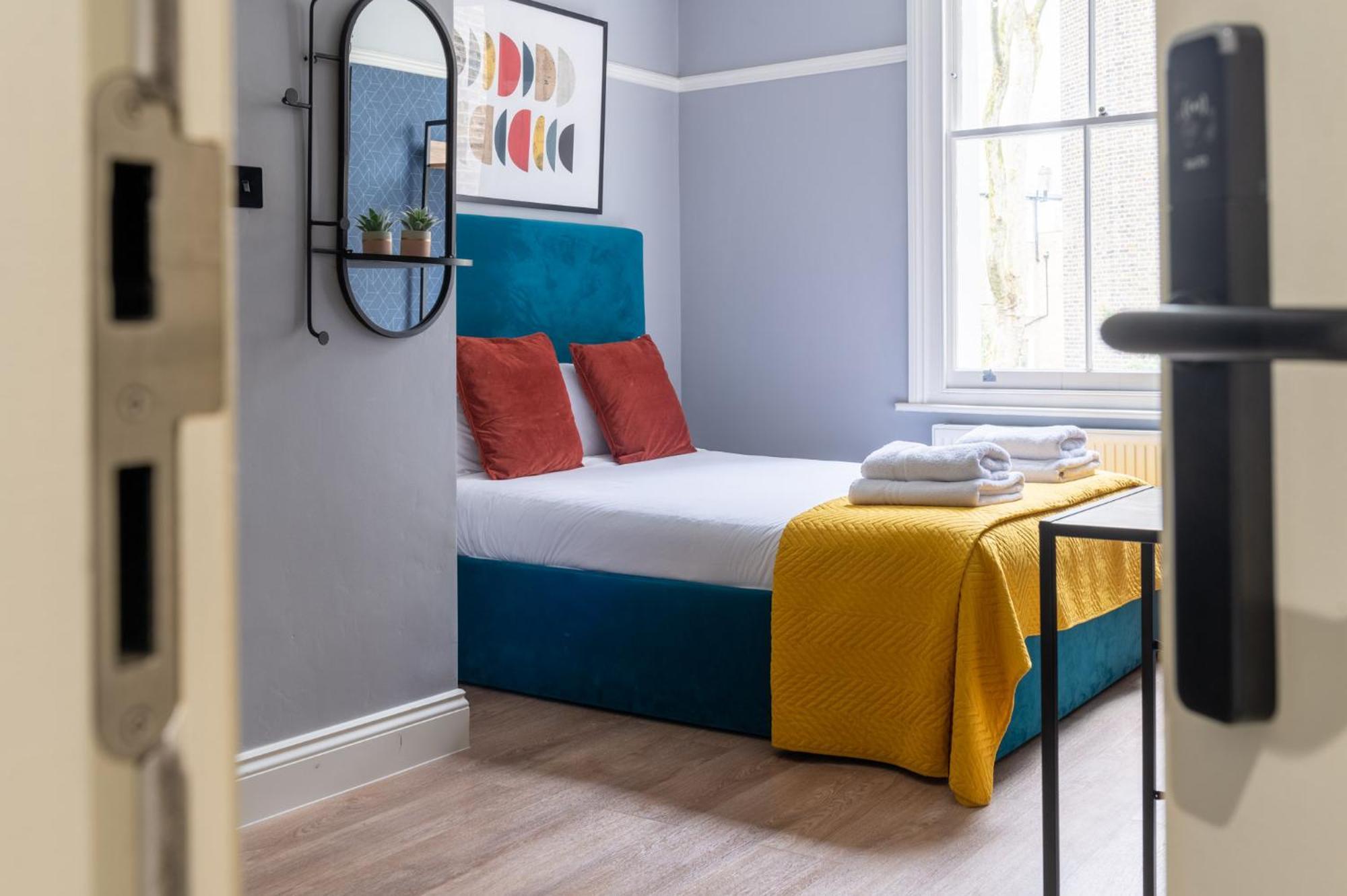 Kensington - Warwick Road 3* London