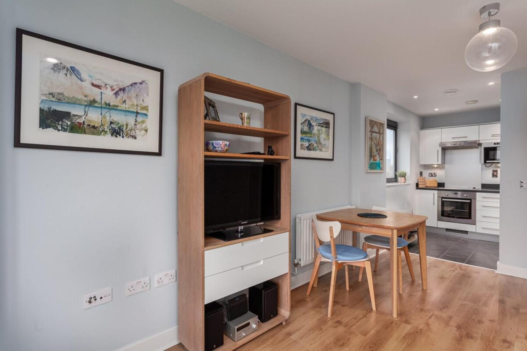 Bright And Stylish Kennington Gem Leilighet *
