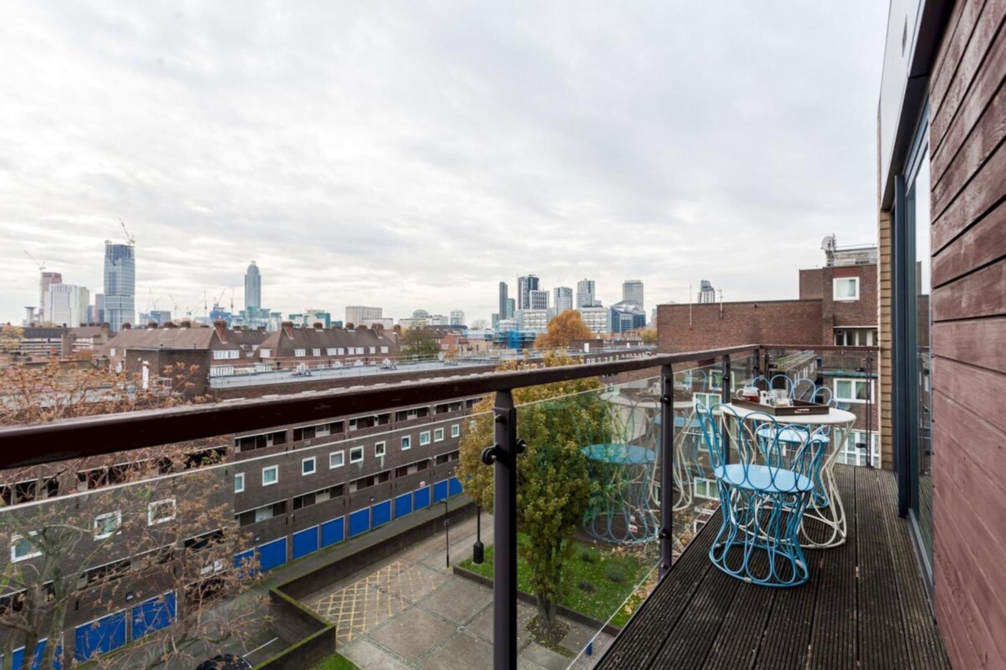 Bright And Stylish Kennington Gem Leilighet London