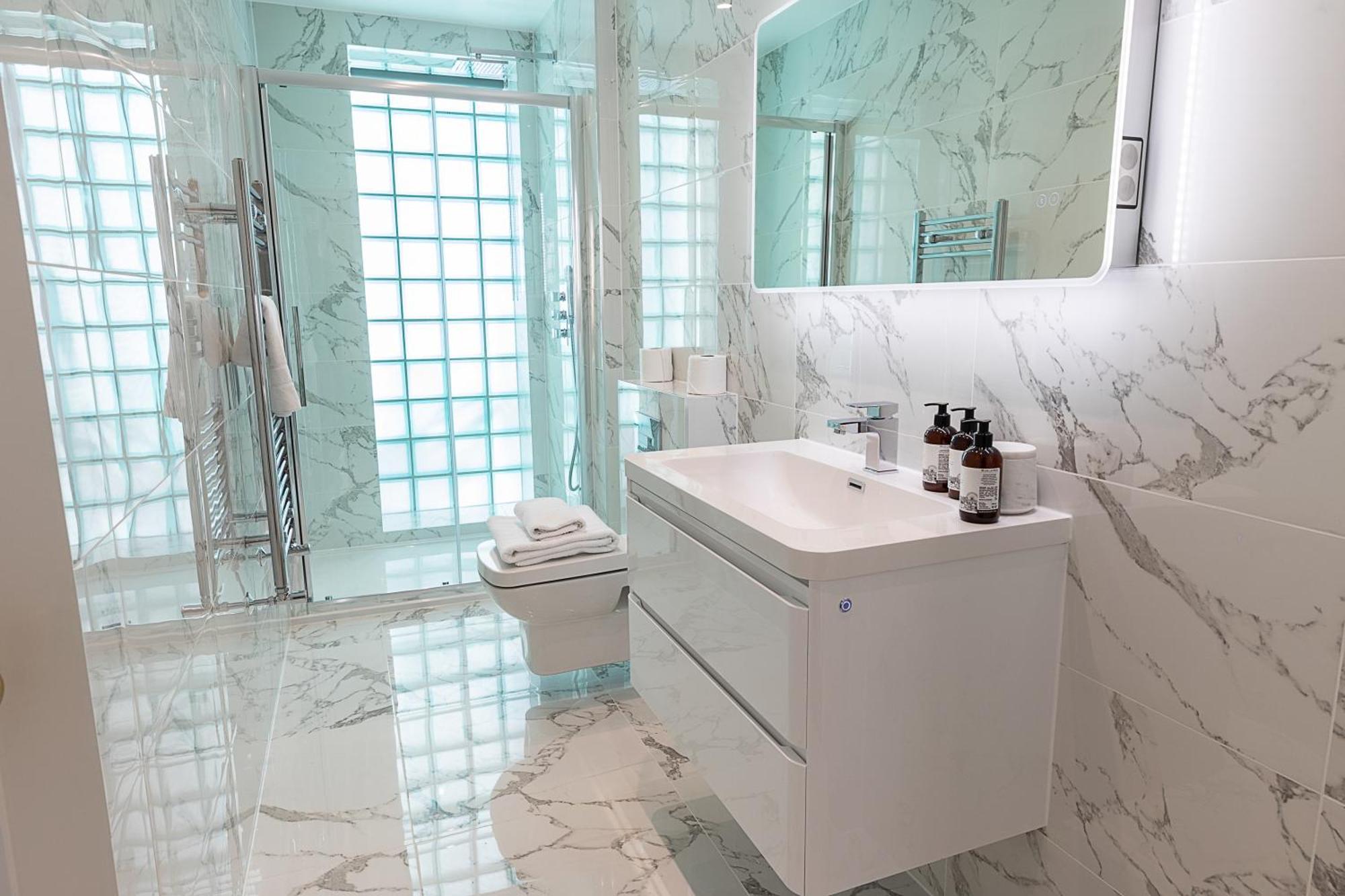 Astonishing Flats Near Mayfair & Piccadilly Circus * Londres