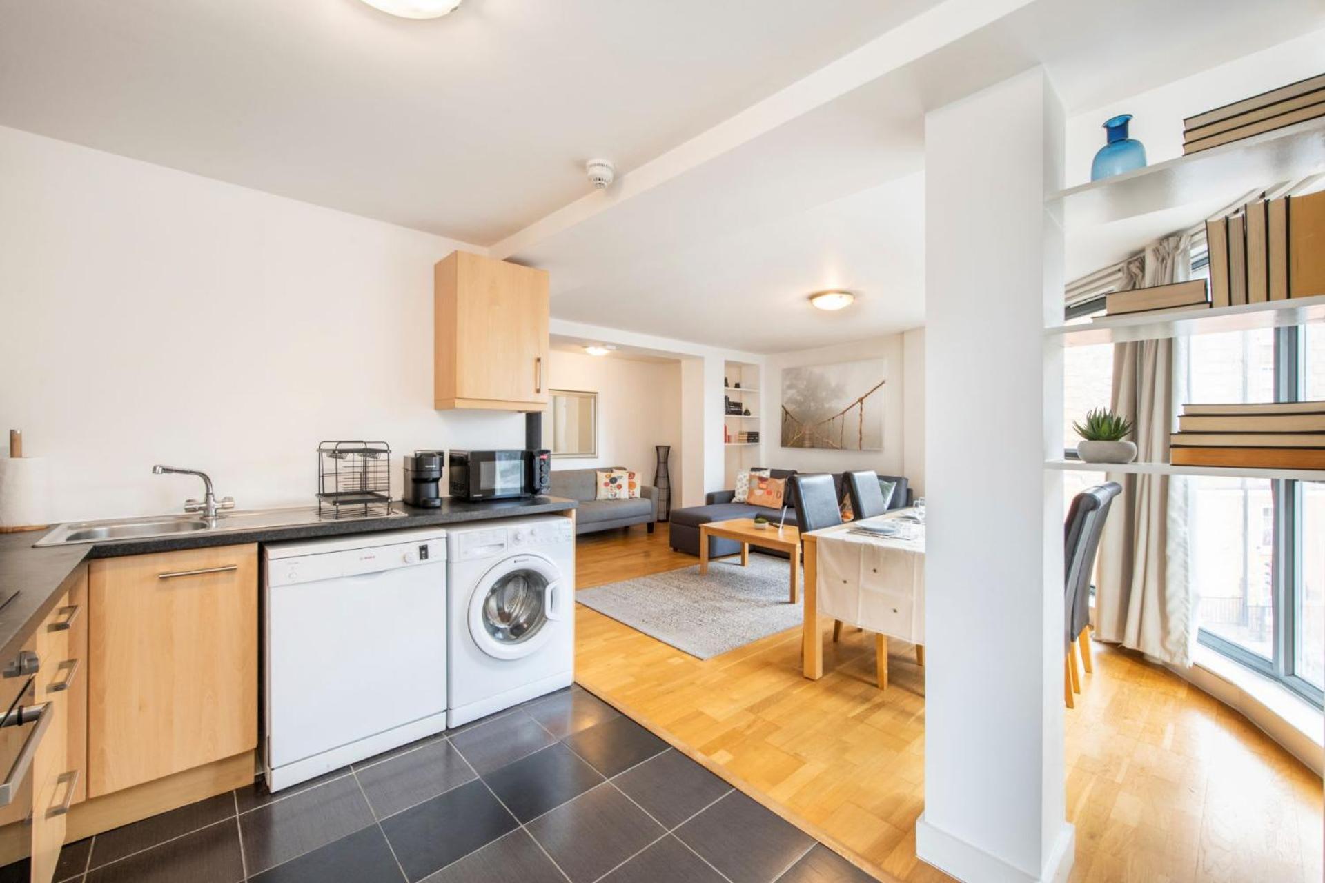 The Queen's Retreat - Camden - By Frankie Says Apartment London