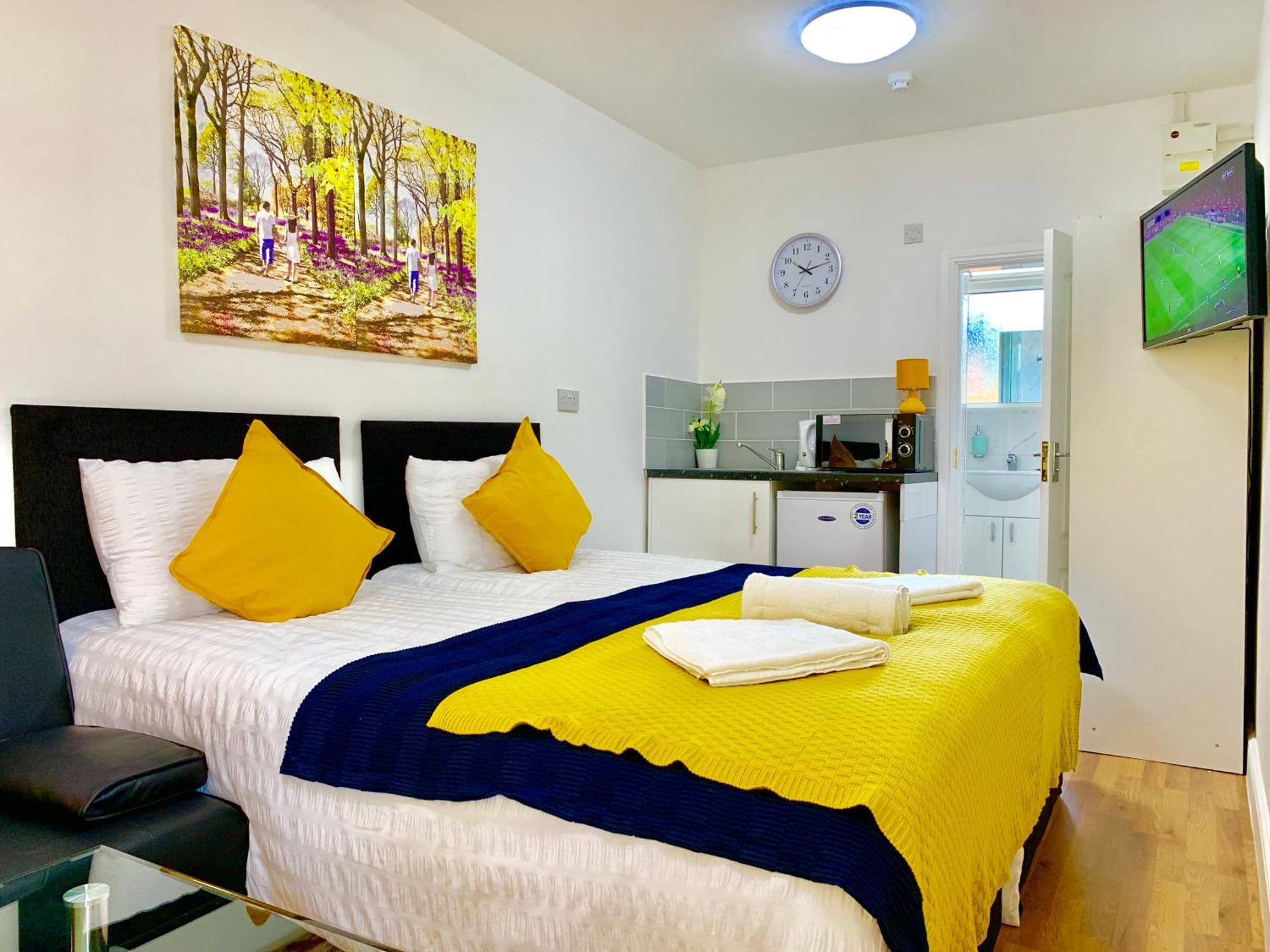 Apartments, Private Bathroom, Kitchenette, Parking, Np2 London