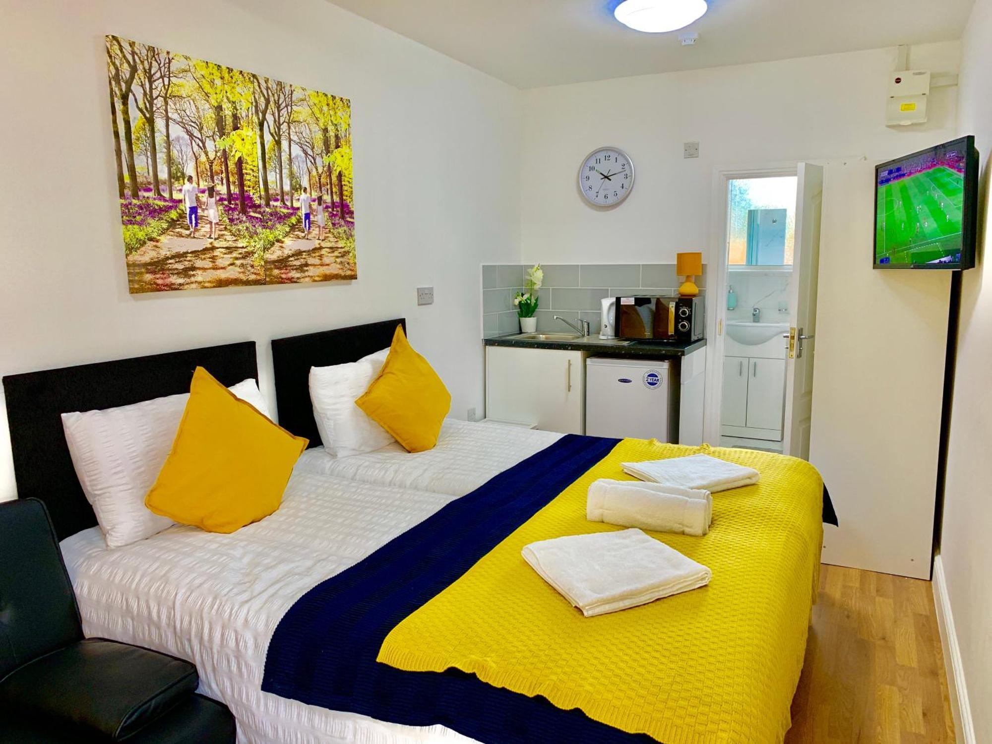 Apartments, Private Bathroom, Kitchenette, Parking, Np2 London