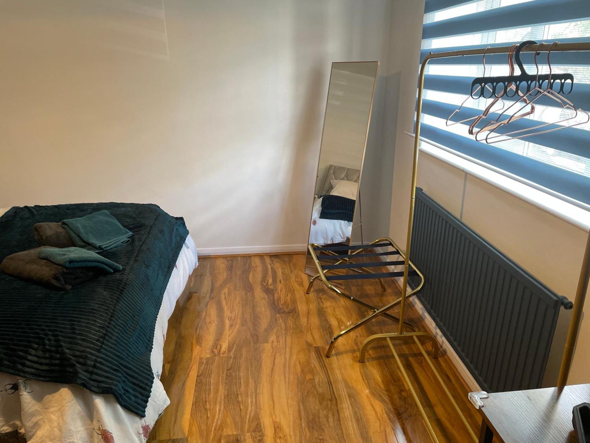Elegant 2 Bedroom Flat In Chiswick Near Tube Stations Apartment