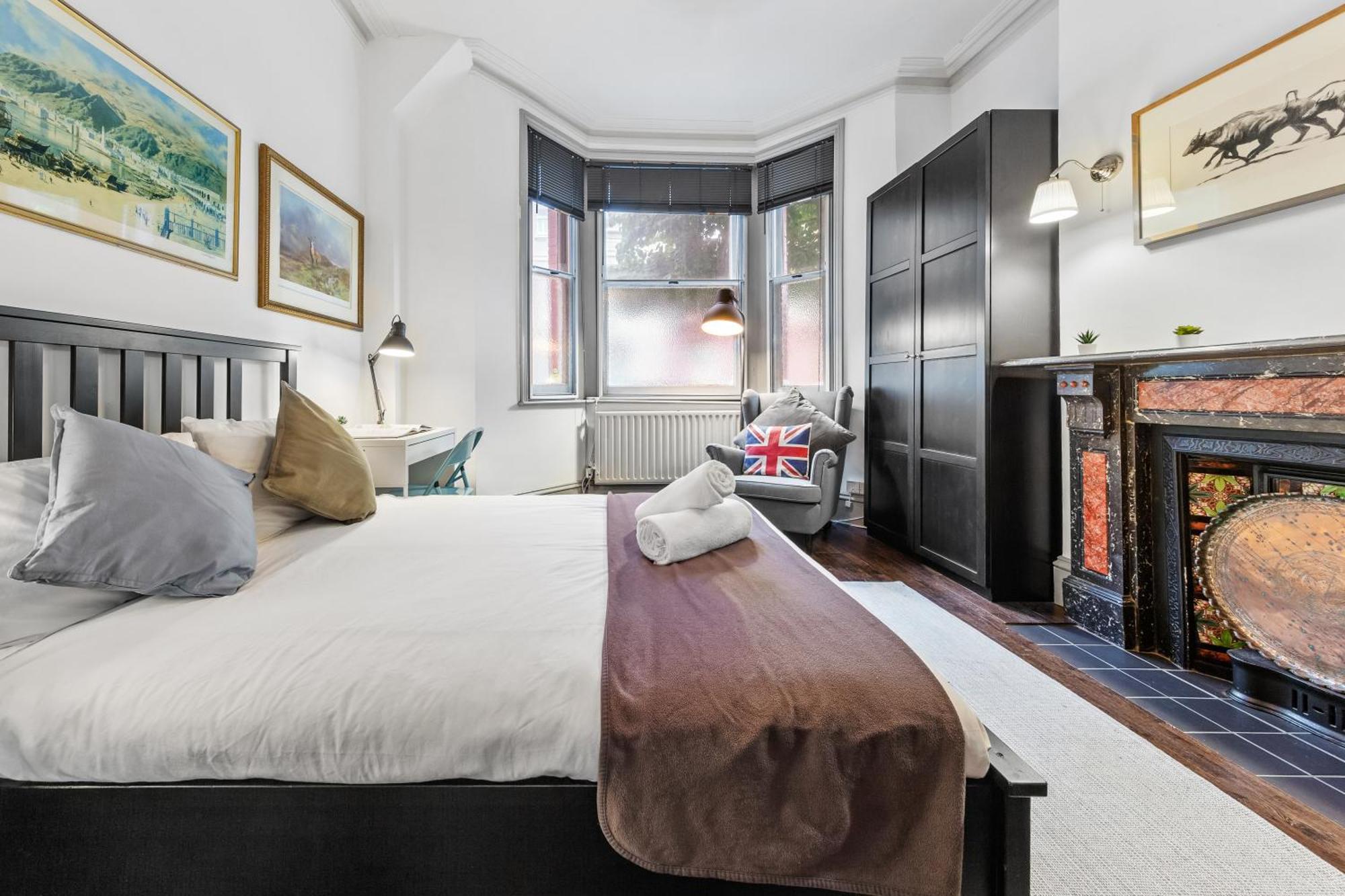 Quiet 2x Bedroom Victorian Terrace Flat + Garden London
