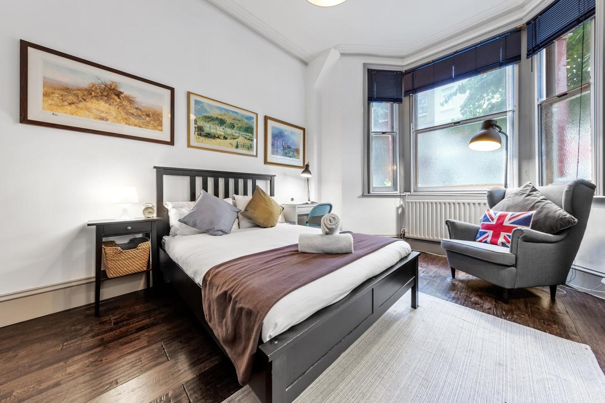 Quiet 2x Bedroom Victorian Terrace Flat + Garden Apartment *