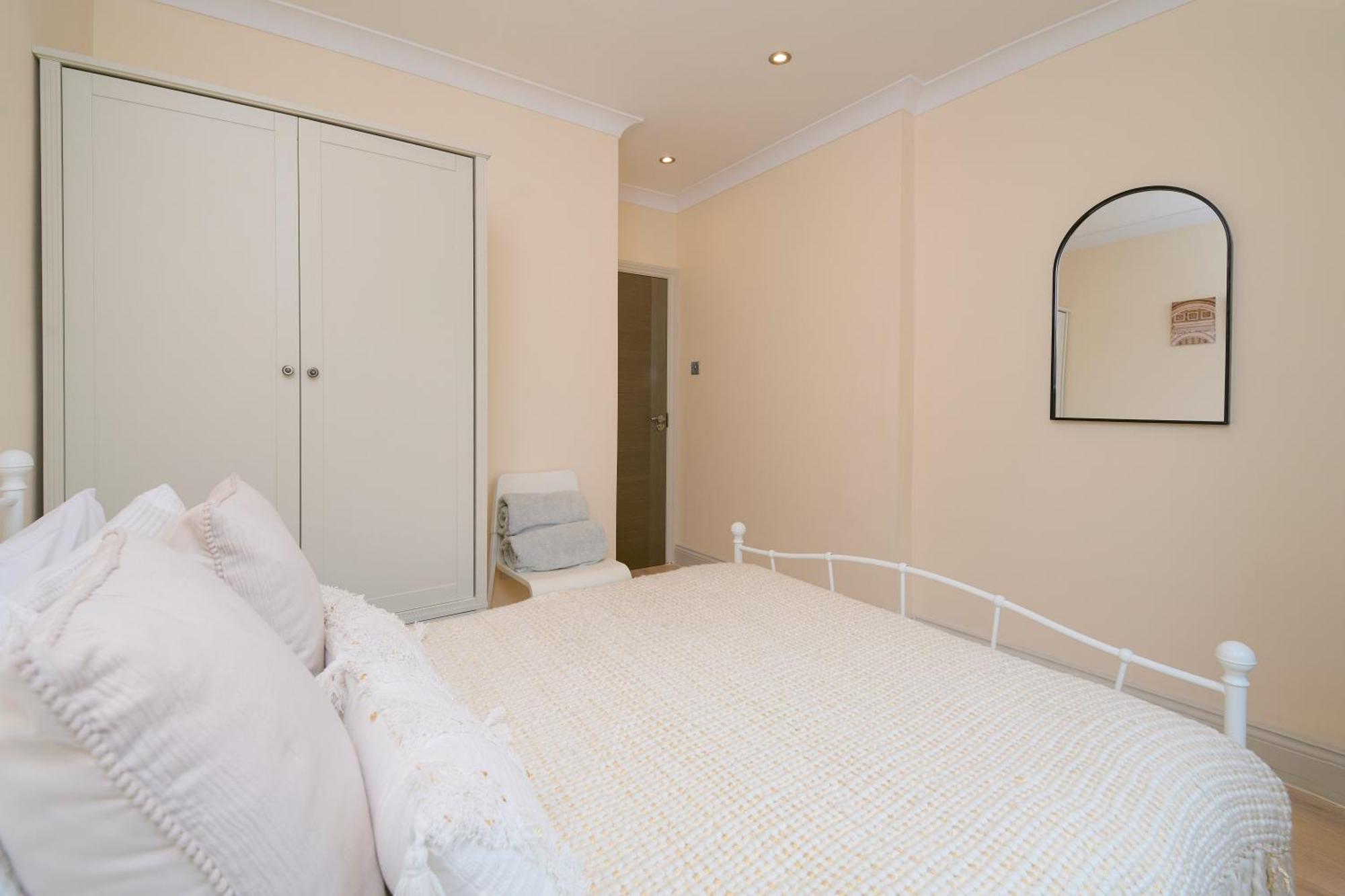 Stylish 4bed 2 Bath, Nw Large