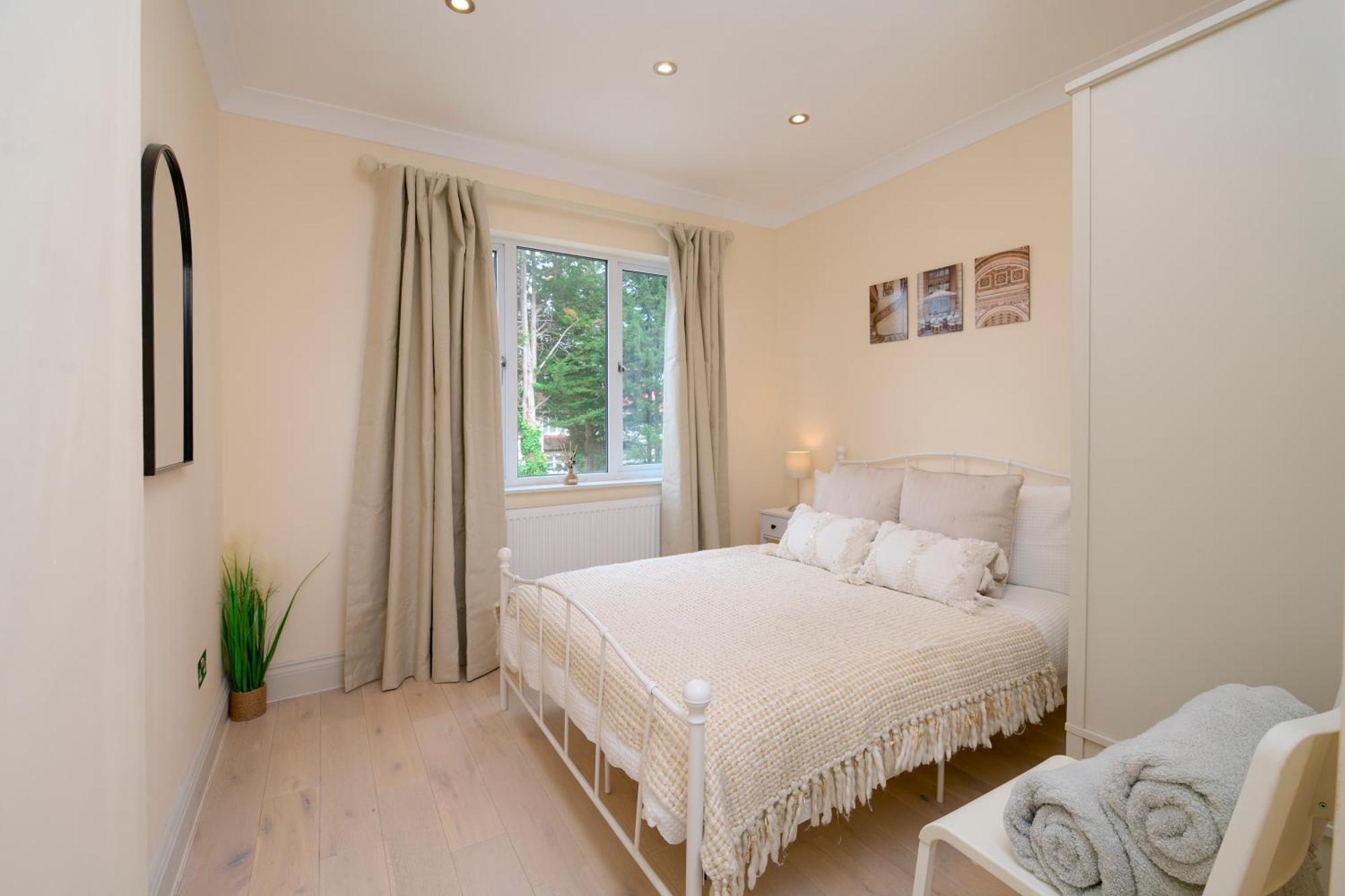 Stylish 4bed 2 Bath, Nw Large Holiday home *
