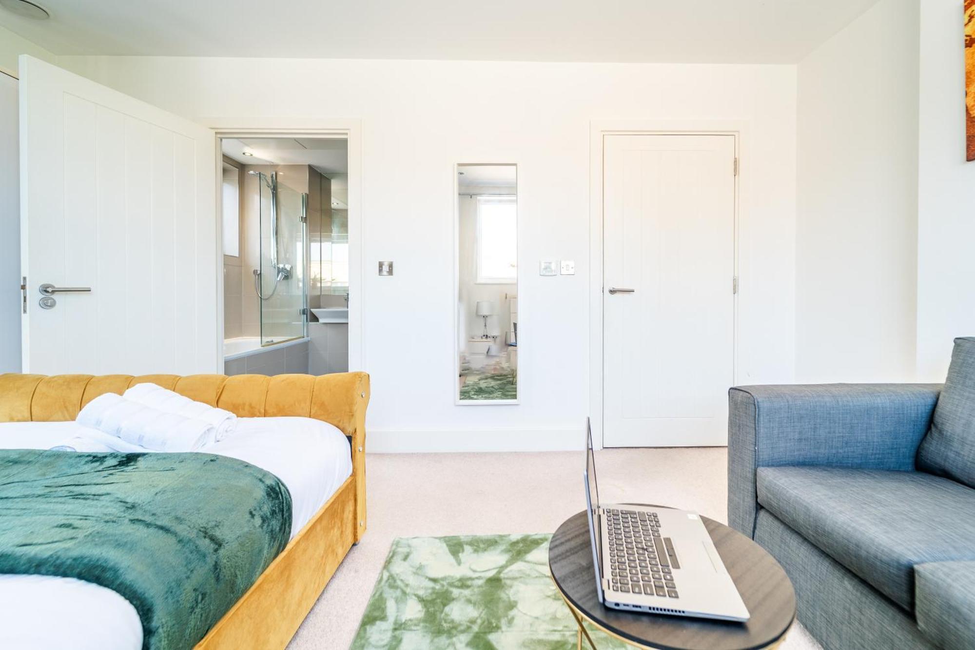 Luxury Greenwich 2bed 2bath - Sleep 6 Guest- 1 Min From Station - Close To Greenwich Maritime- Playstation Provided Leilighet London
