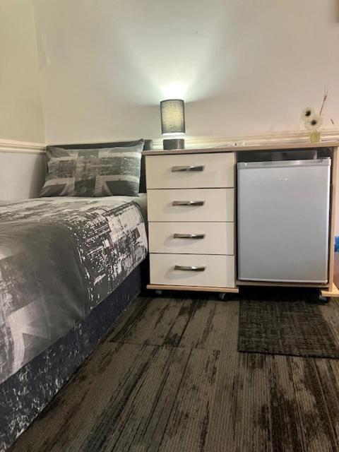 Private @ London-stratford. * London