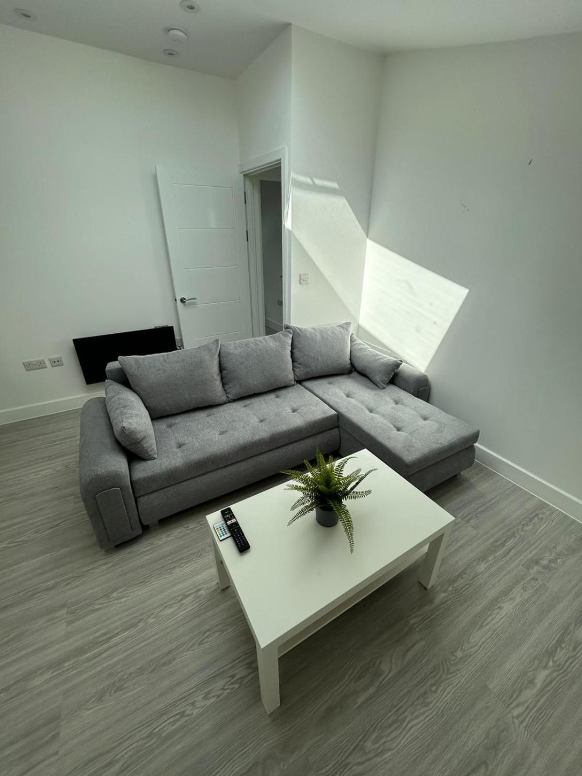 Modern Apartment *