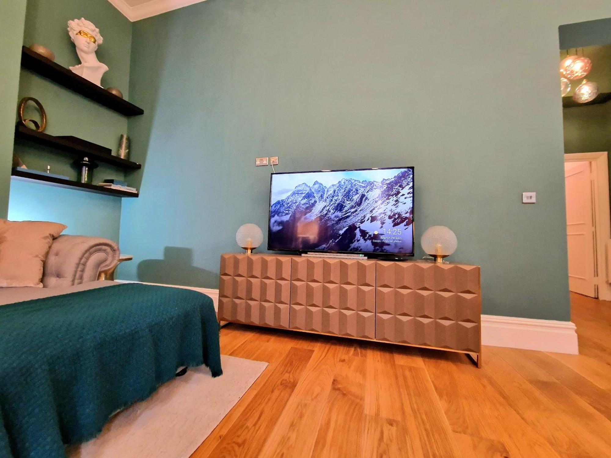 Stunning Hyde Park Home, Ground Floor Maisonette, Duplex, Near Tube Metro Stations * Londres