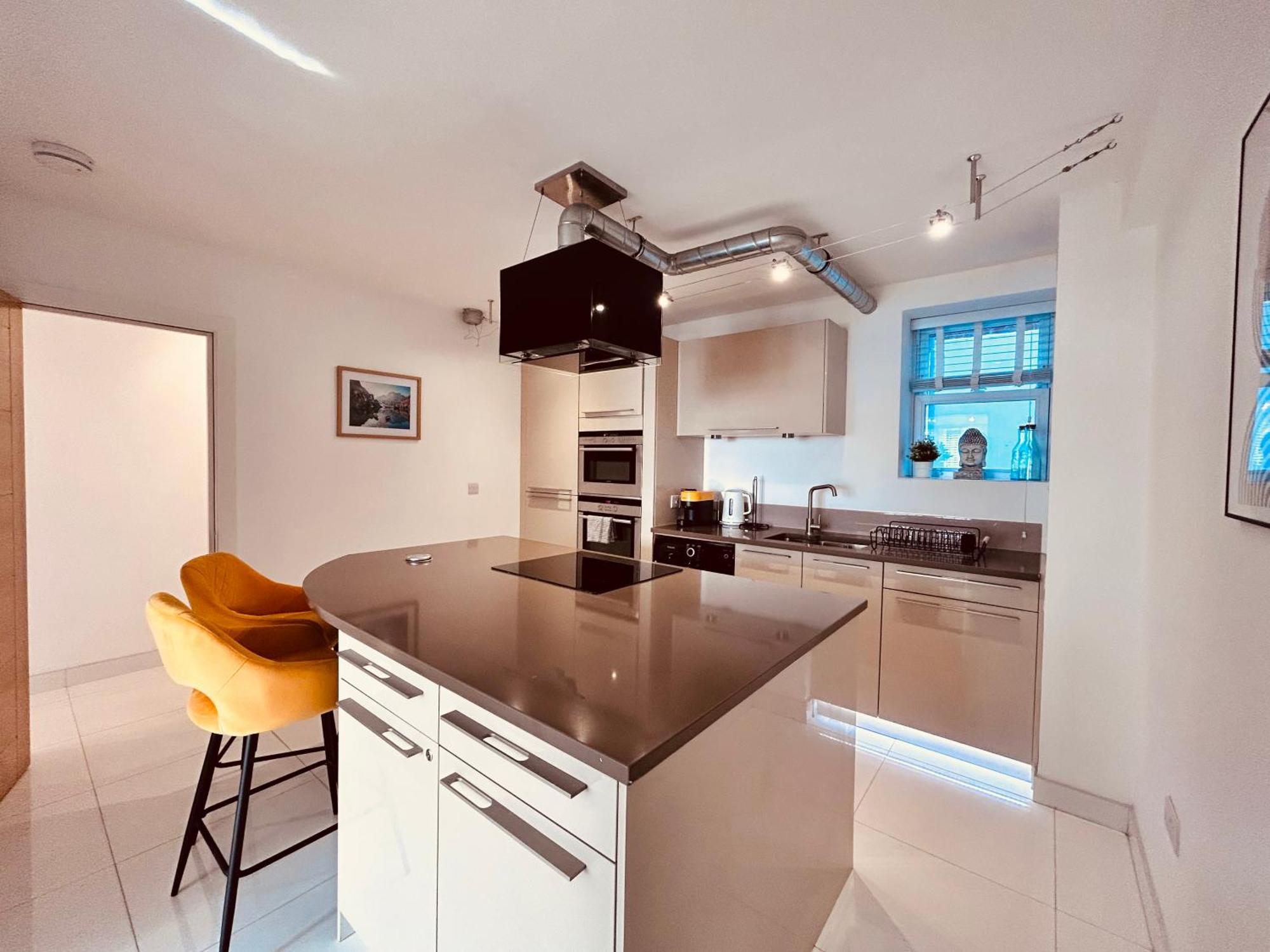 Appartement Stunning Spacious B.apt. Slps.4 Londen