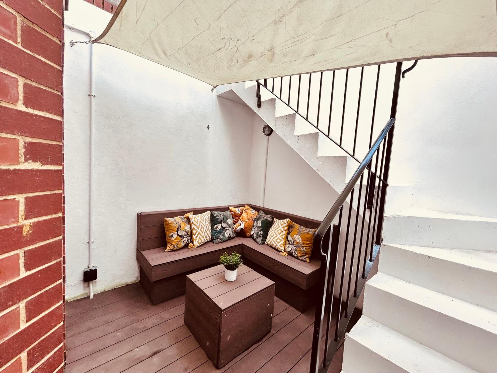 Stunning Spacious B.apt. Slps.4 * Londen