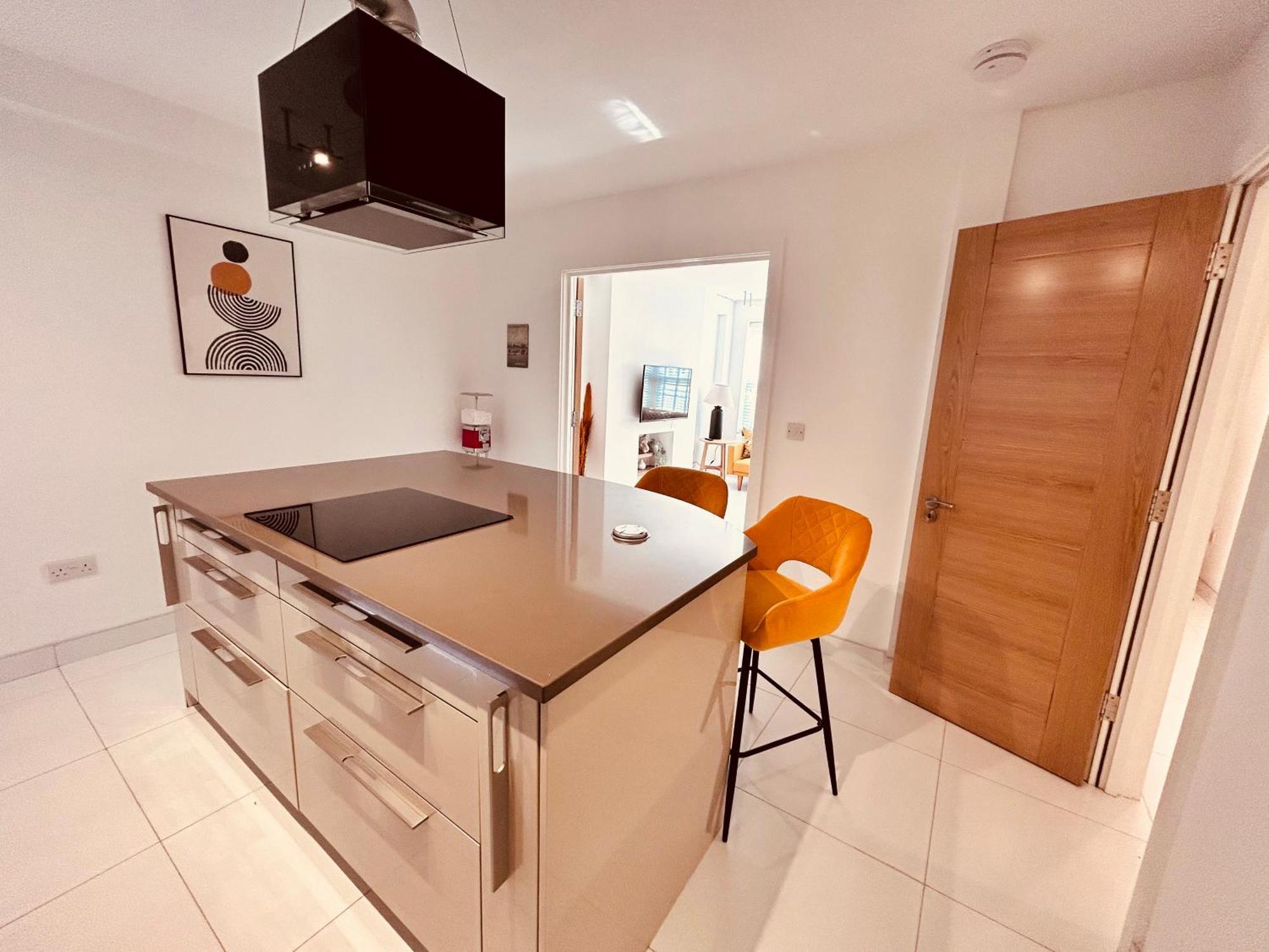Appartement Stunning Spacious B.apt. Slps.4 Londen