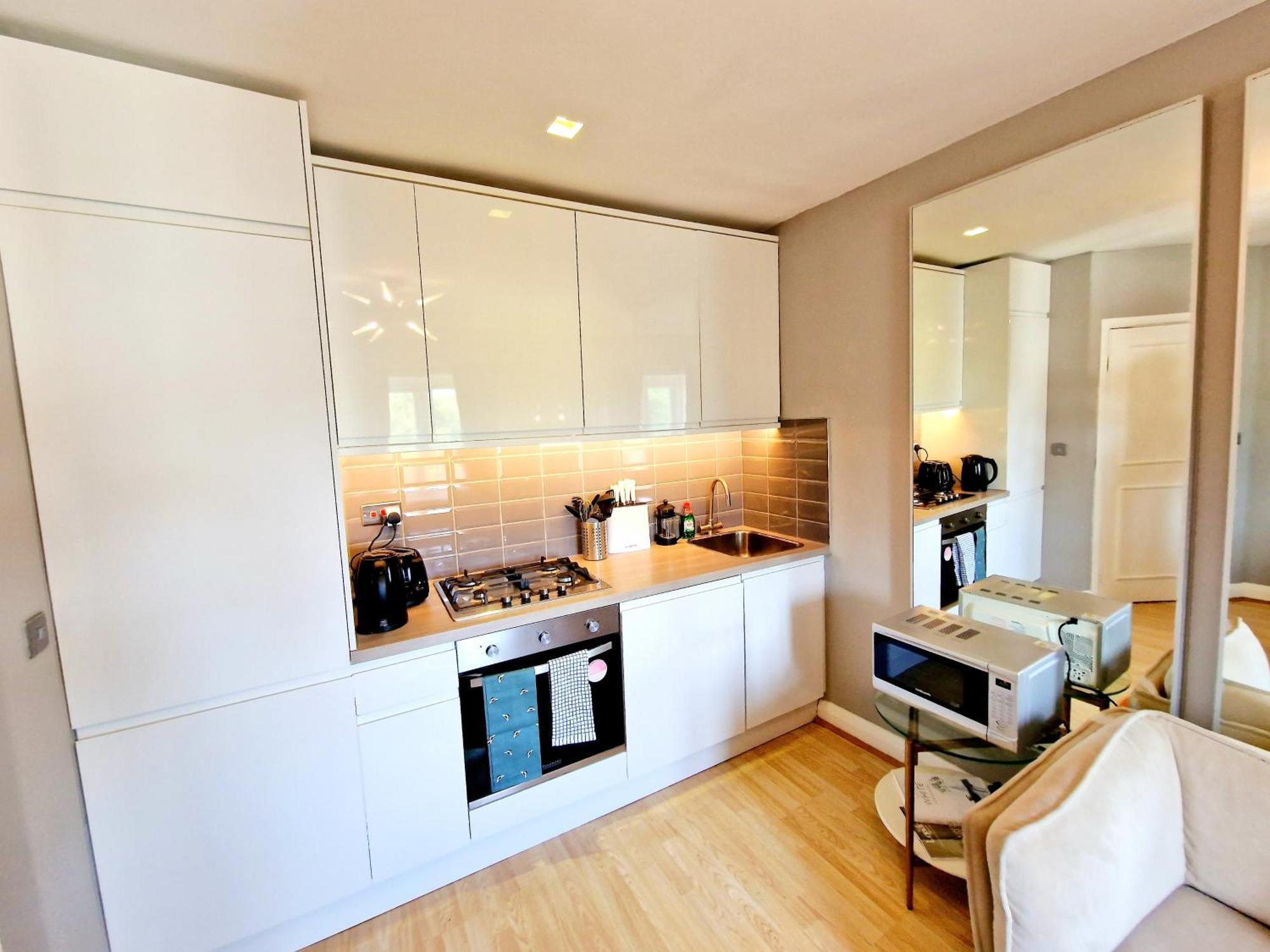 Appartement Brilliant 3 Bedroom's In Hyde Park With Elevator - 1 Flight Of Stairs Only Londen