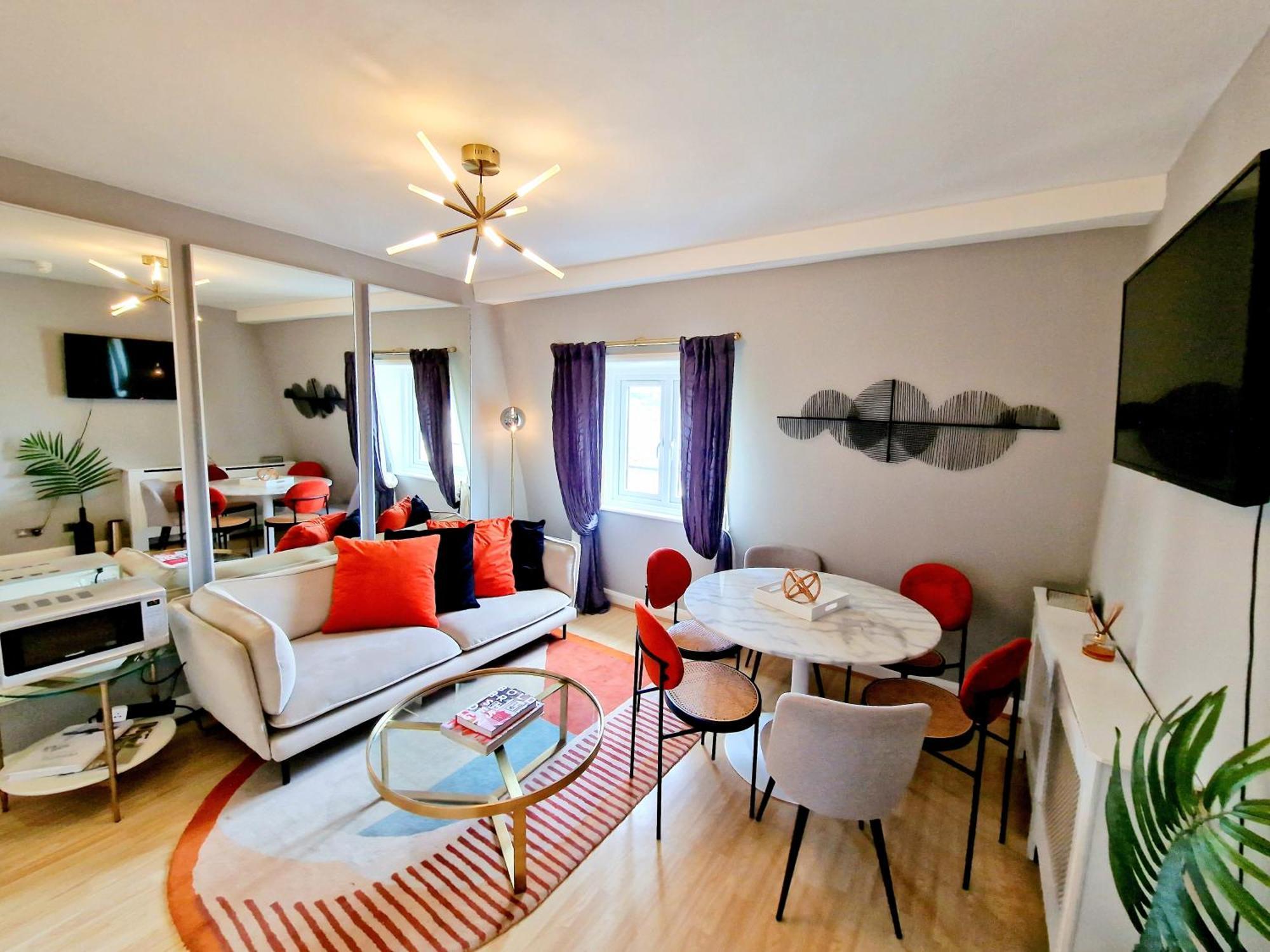Brilliant 3 Bedroom's In Hyde Park With Elevator - 1 Flight Of Stairs Only * Londen