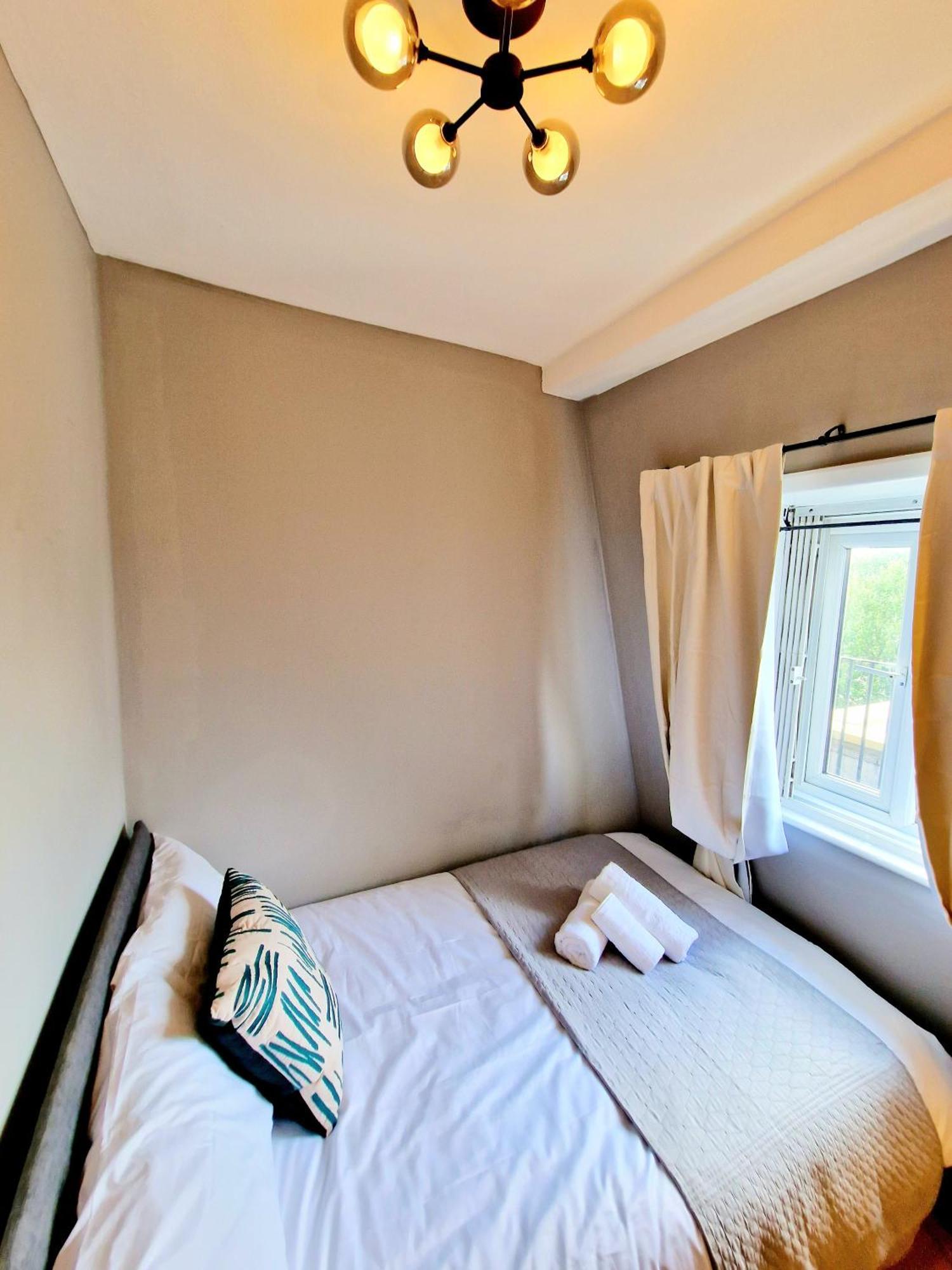 Brilliant 3 Bedroom's In Hyde Park With Elevator - 1 Flight Of Stairs Only Londen