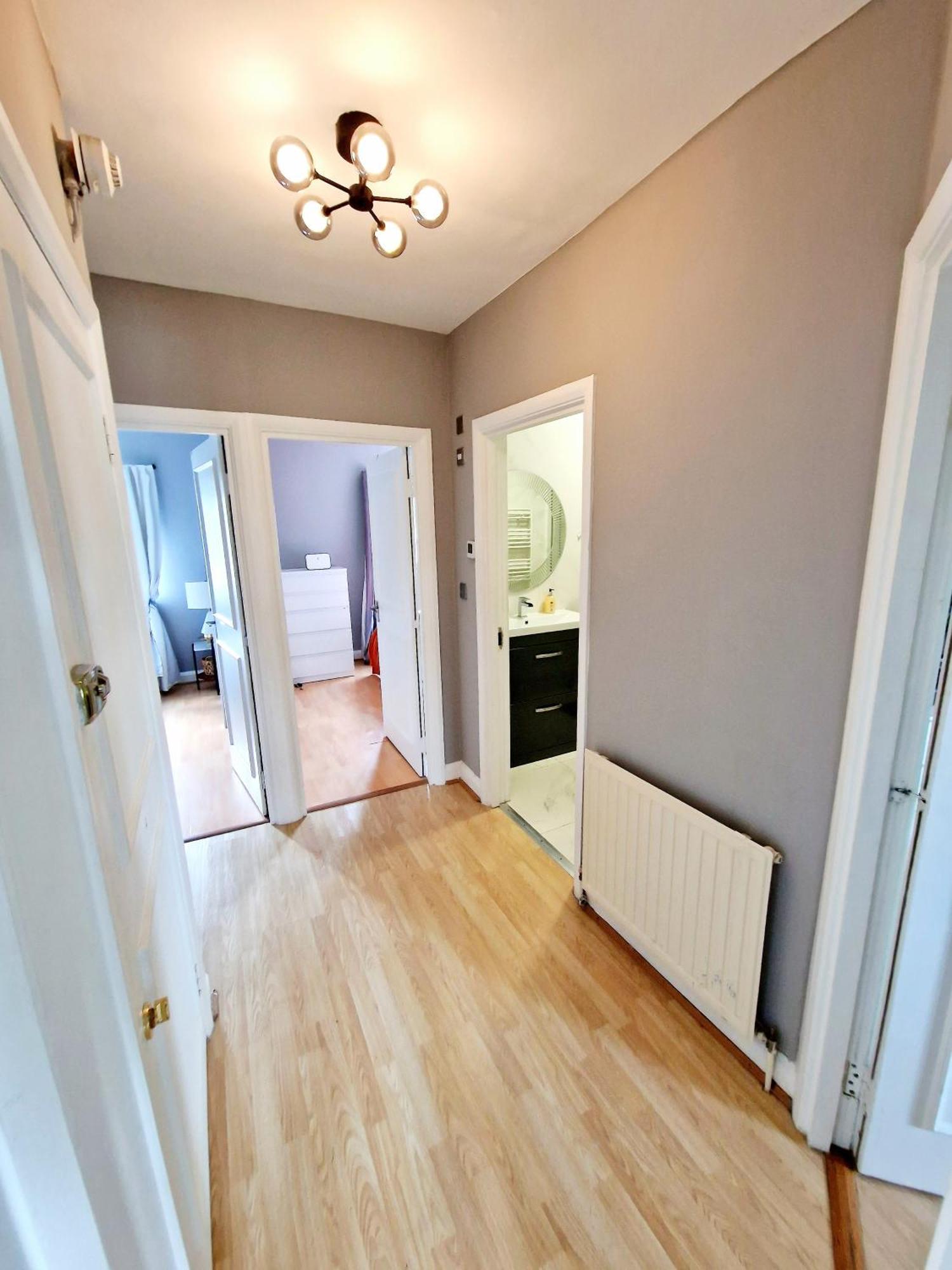 Brilliant 3 Bedroom's In Hyde Park With Elevator - 1 Flight Of Stairs Only * Londen