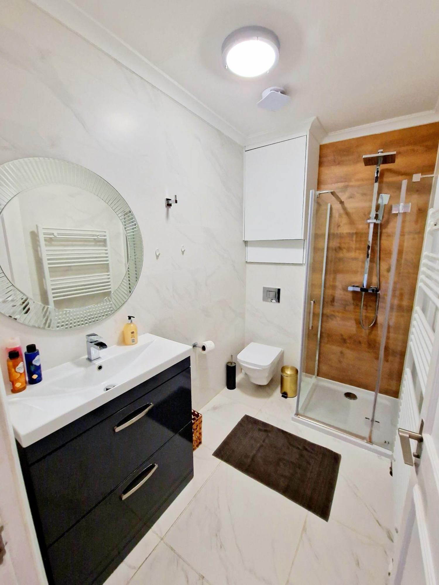 Brilliant 3 Bedroom's In Hyde Park With Elevator - 1 Flight Of Stairs Only Appartement