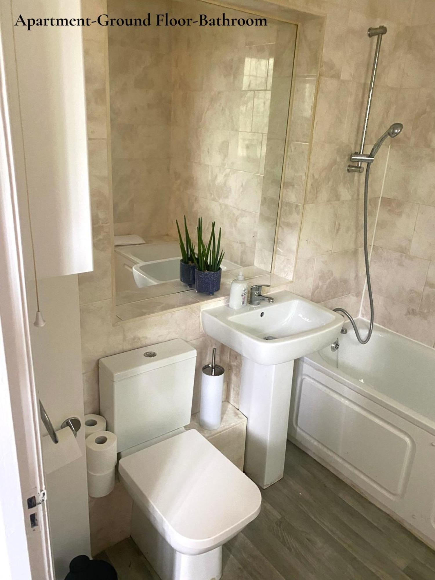Cosy Near Hampstead Heath With Free On-site Parking & Private Gardens, Golders Green Leilighet