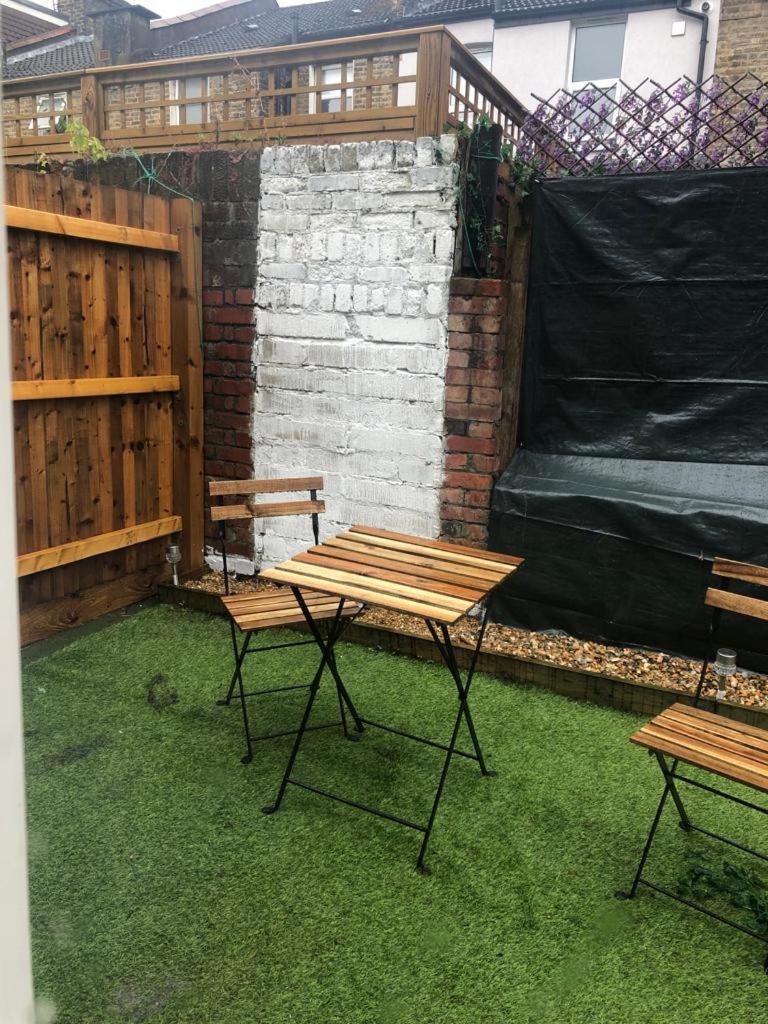 Bed & Breakfast Alpha House Londen