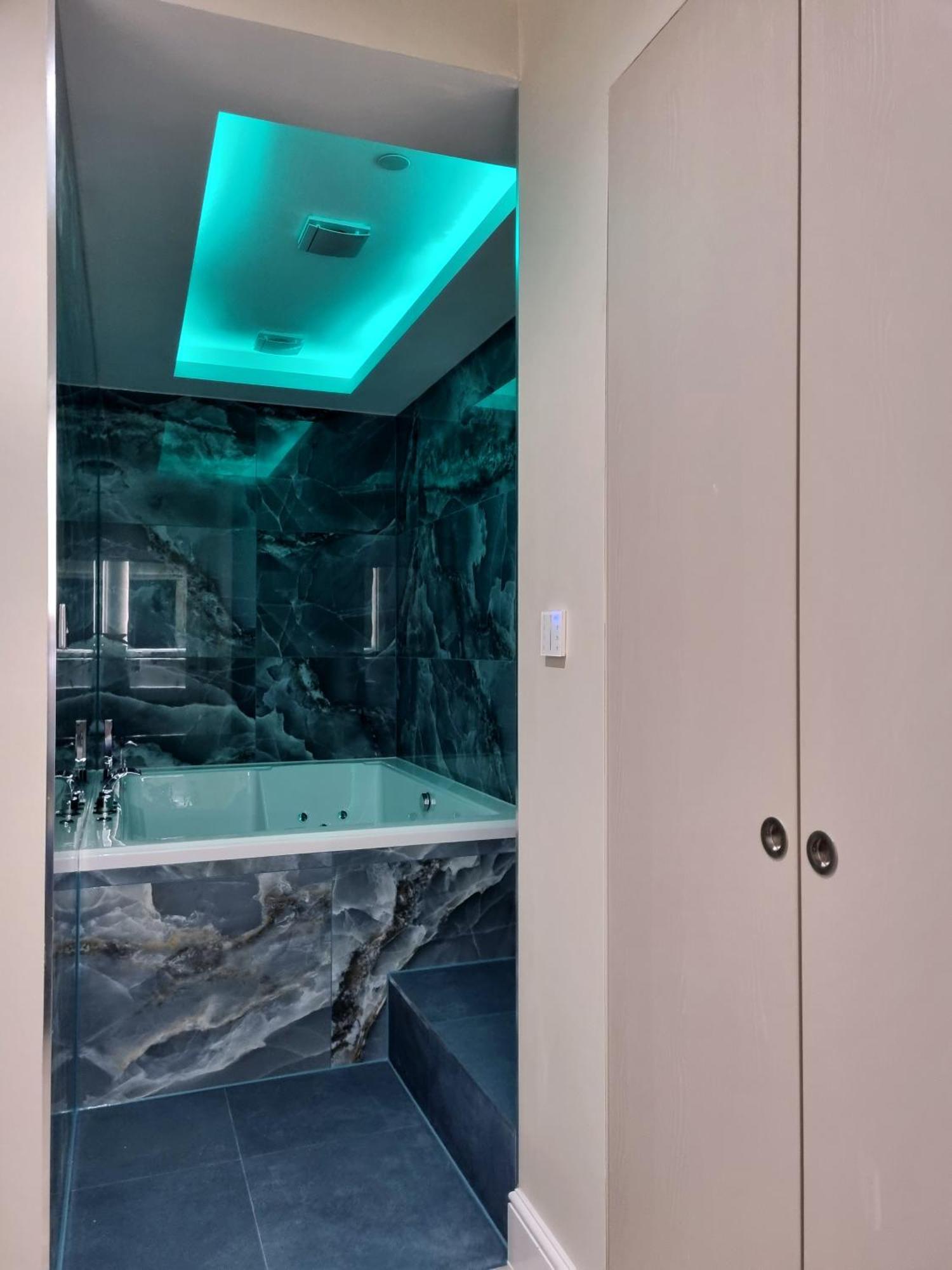 Nox Kensington Gardens Aparthotel