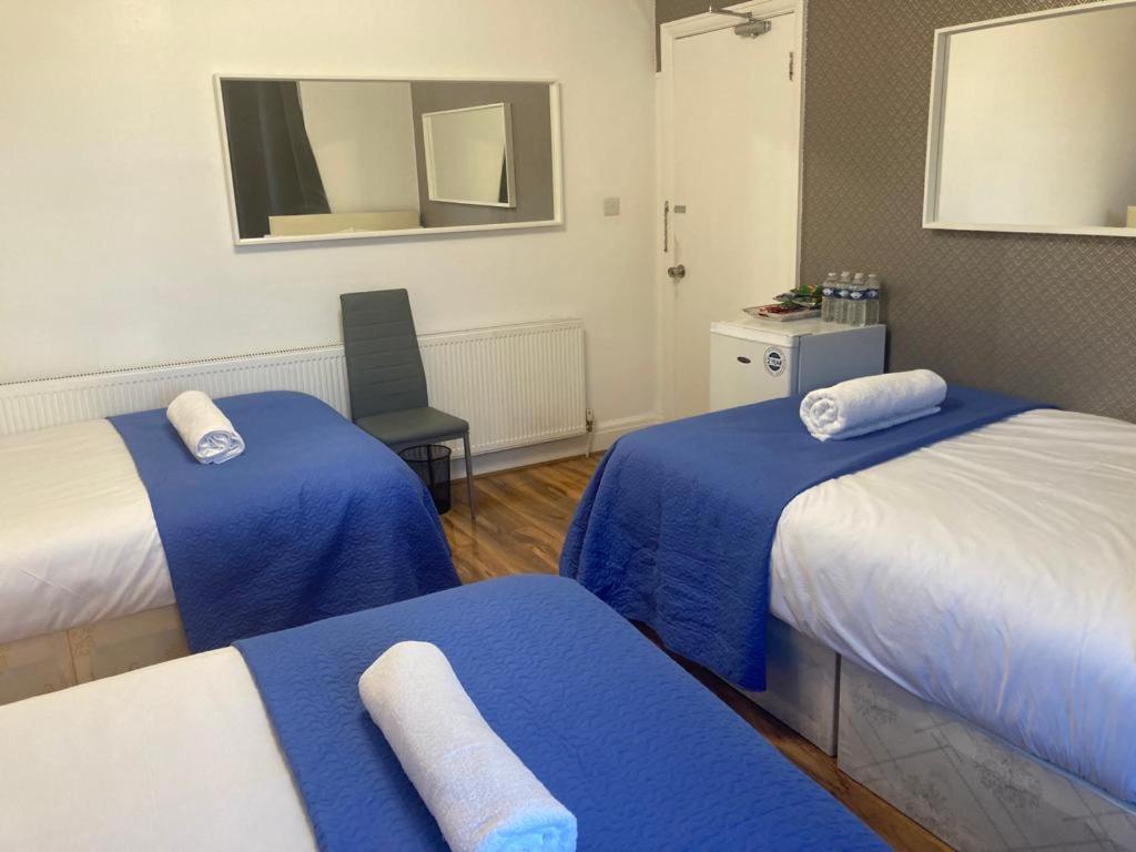 Guest house Twin Towerd London