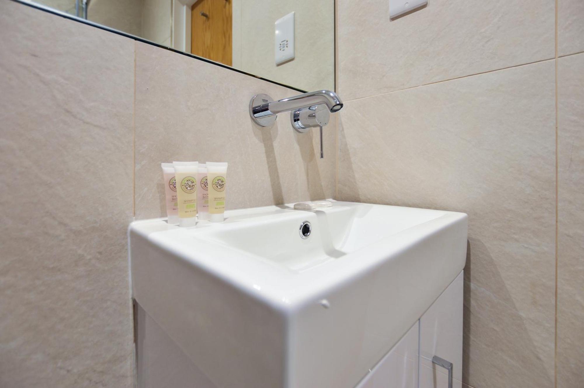Apartment Queensborough Terrace Serviced By Concept *