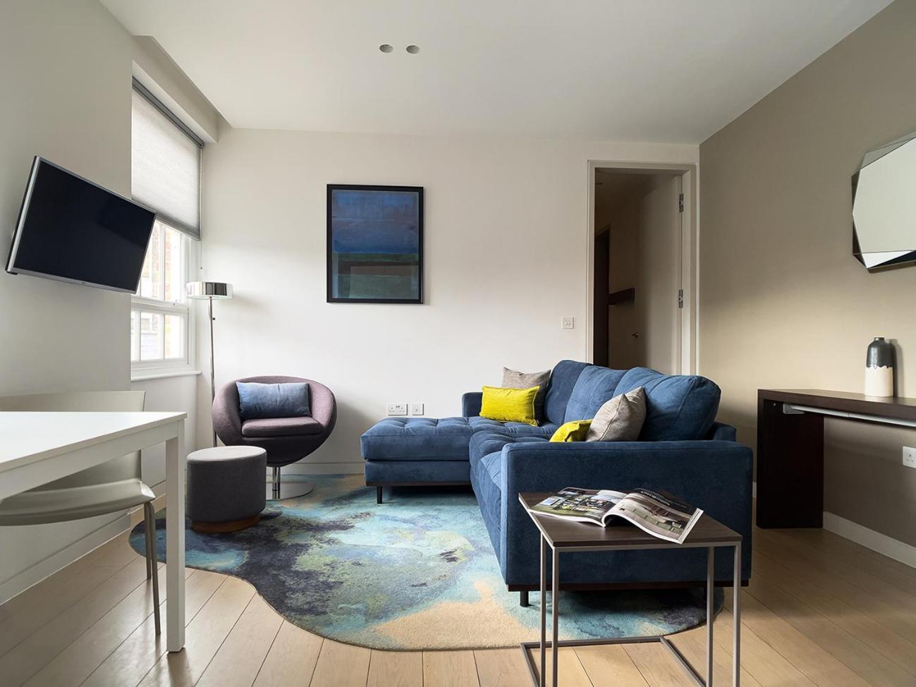 Mirabilis Apartments, Wells Court