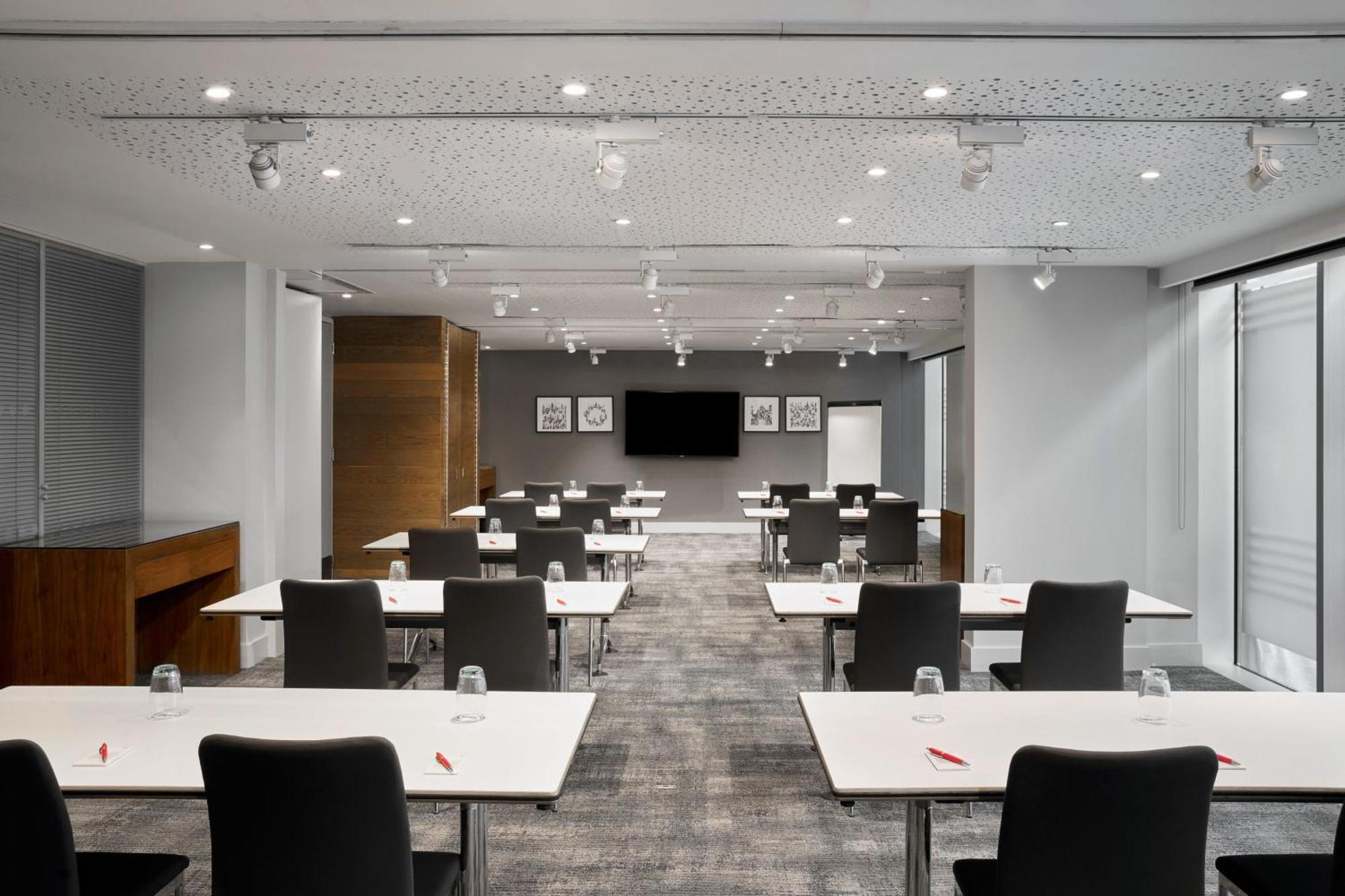Aloft Excel Hotell 4*