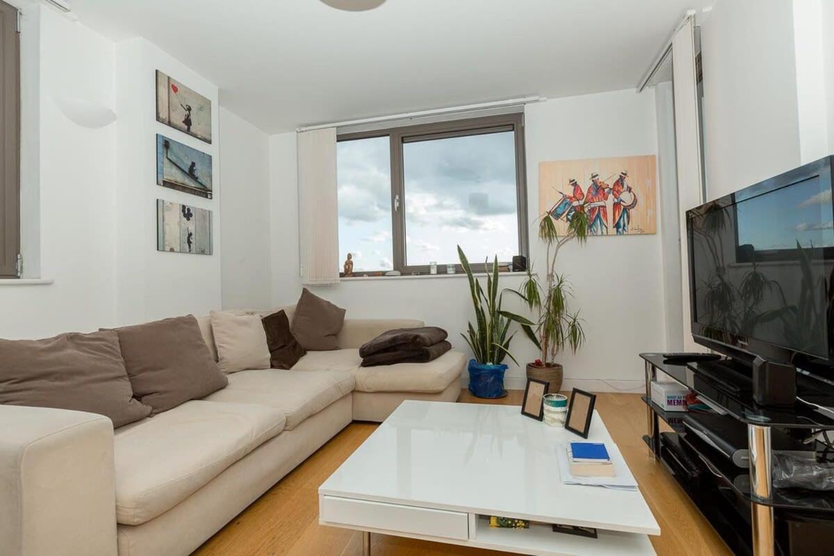 2 Bedroom East With Amazing Views *