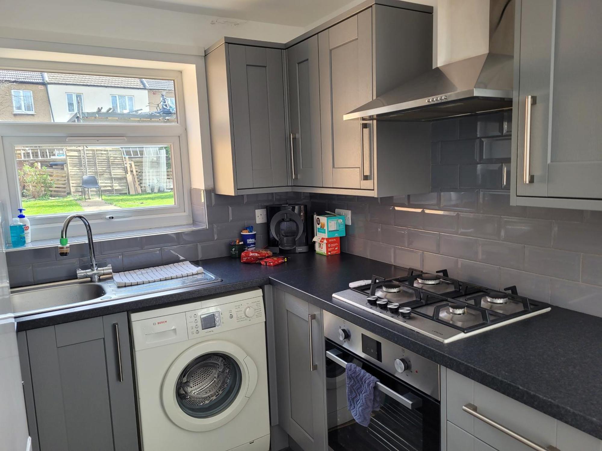 Lovely 2-bed Fully Refurbished House In Vakantiehuis *