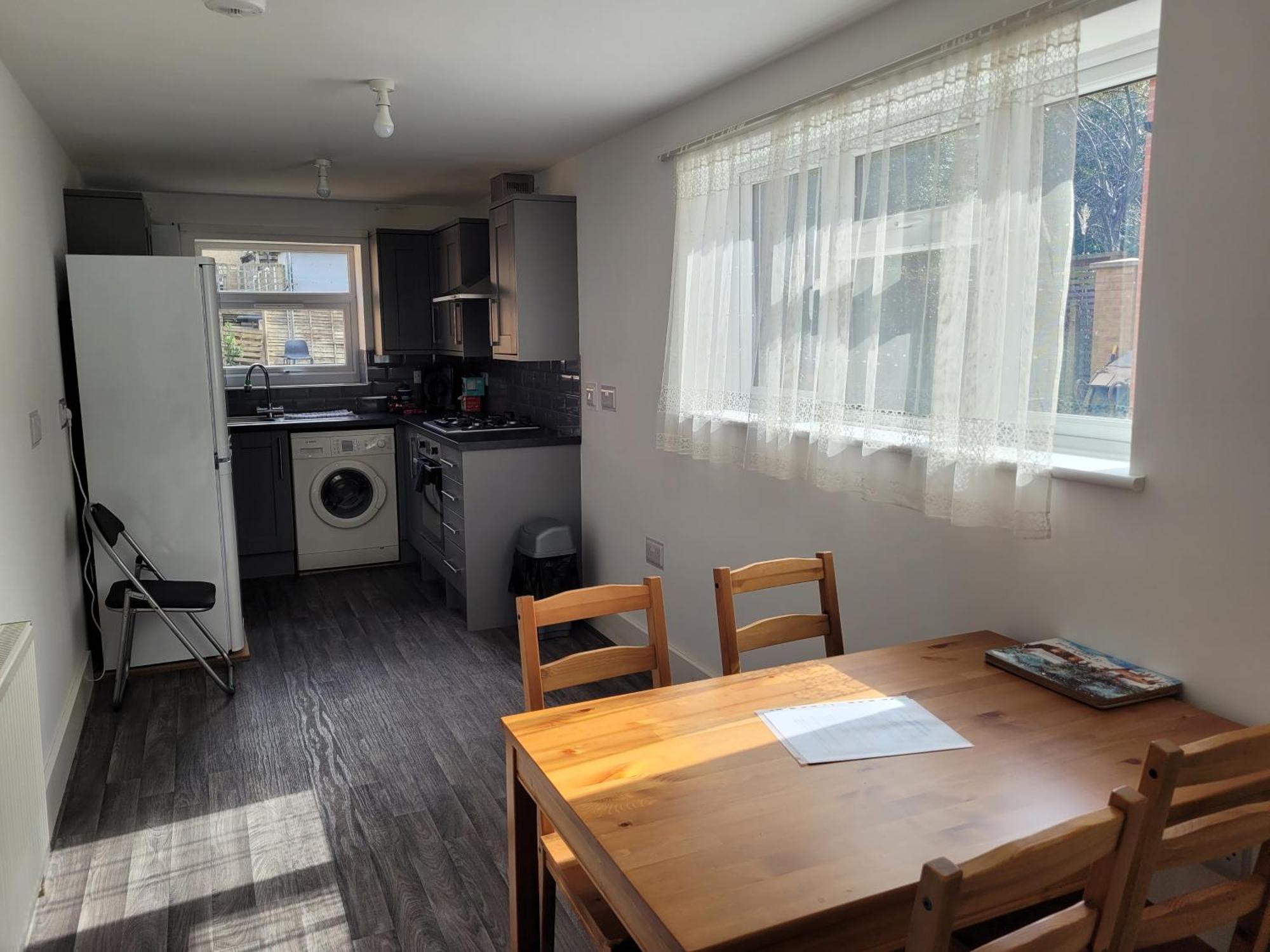 Lovely 2-bed Fully Refurbished House In * Londen