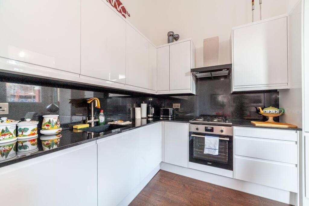 Modern & Trendy 1-bed In Earl's Court! Apartment *