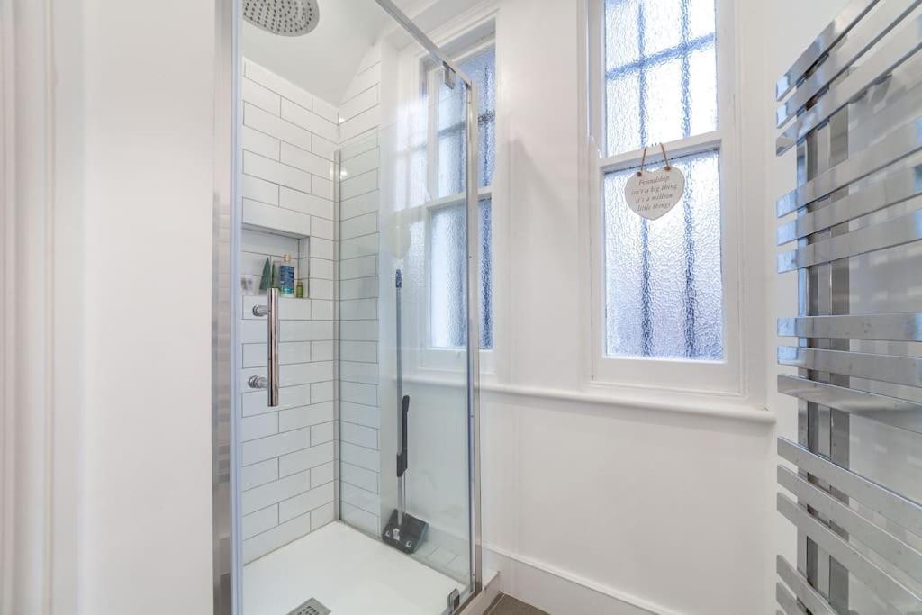 Apartment Modern & Trendy 1-bed In Earl's Court! London
