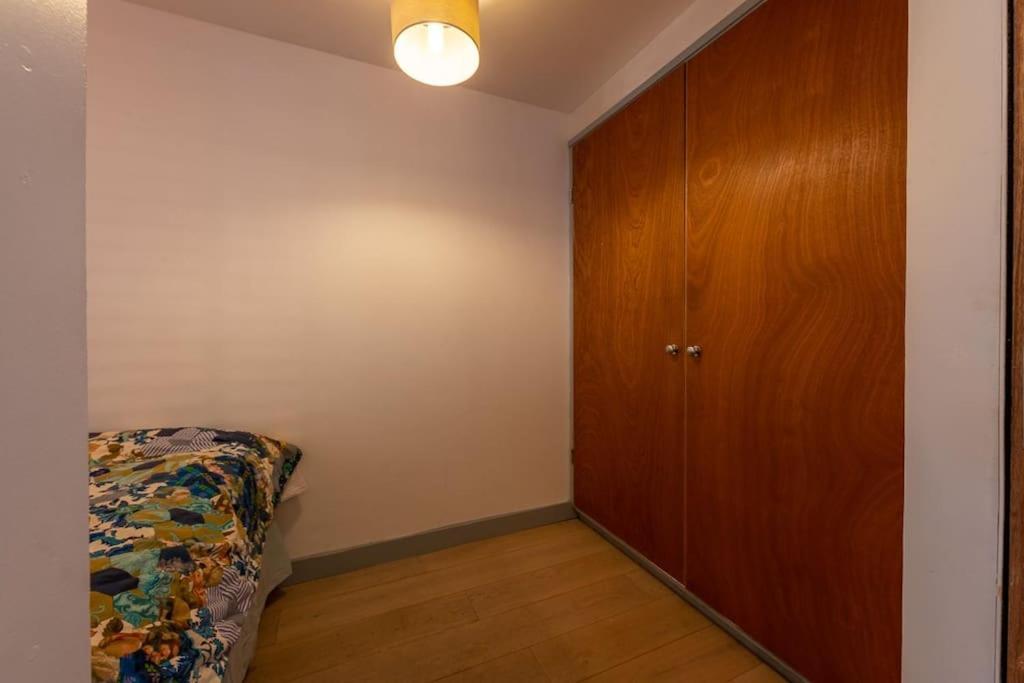 Leilighet Lovely Self-contained Basement With Kitchen *